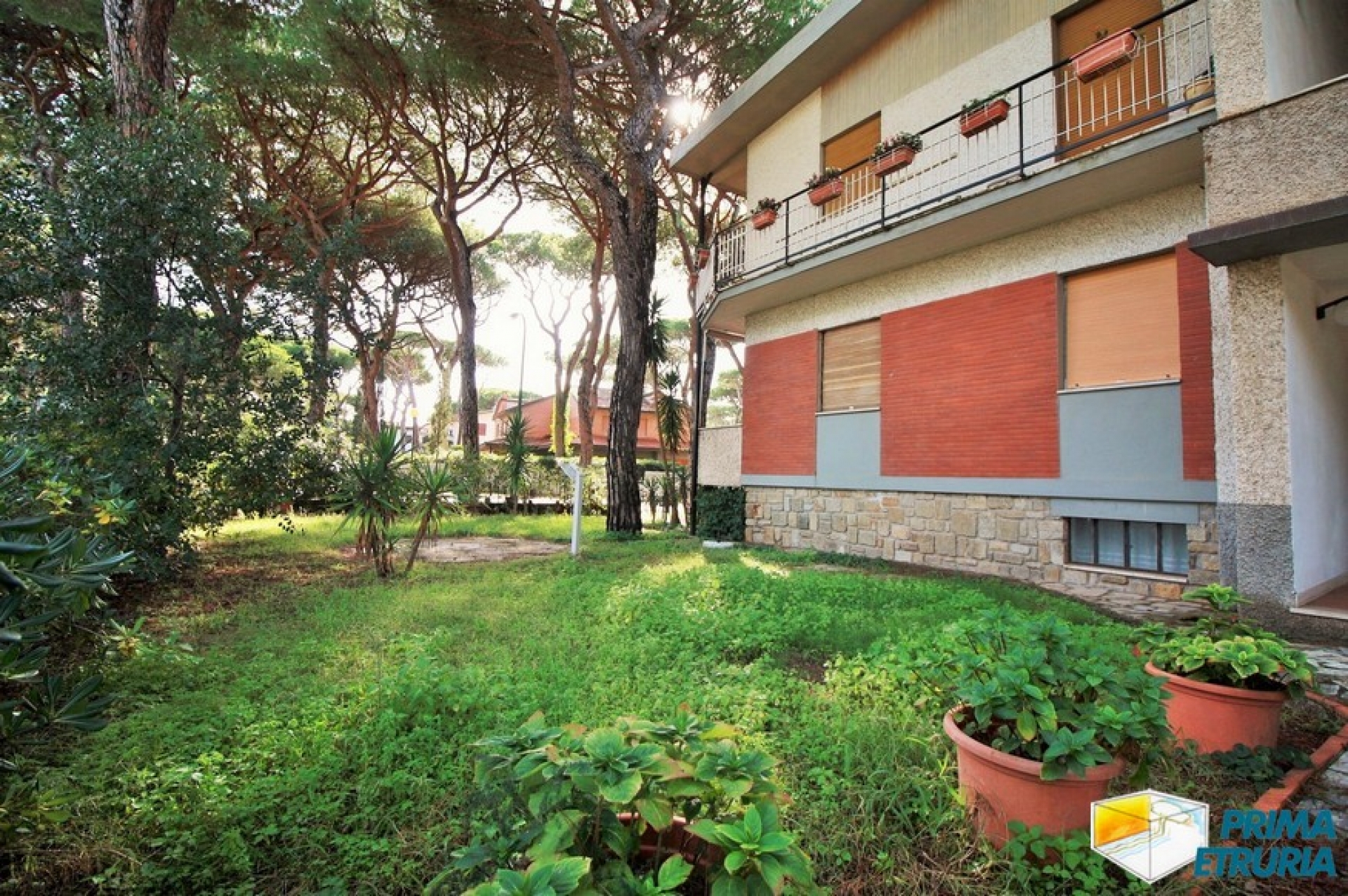 TRE CAMERE CON GIARDINO - ZONA ROSMARINA -