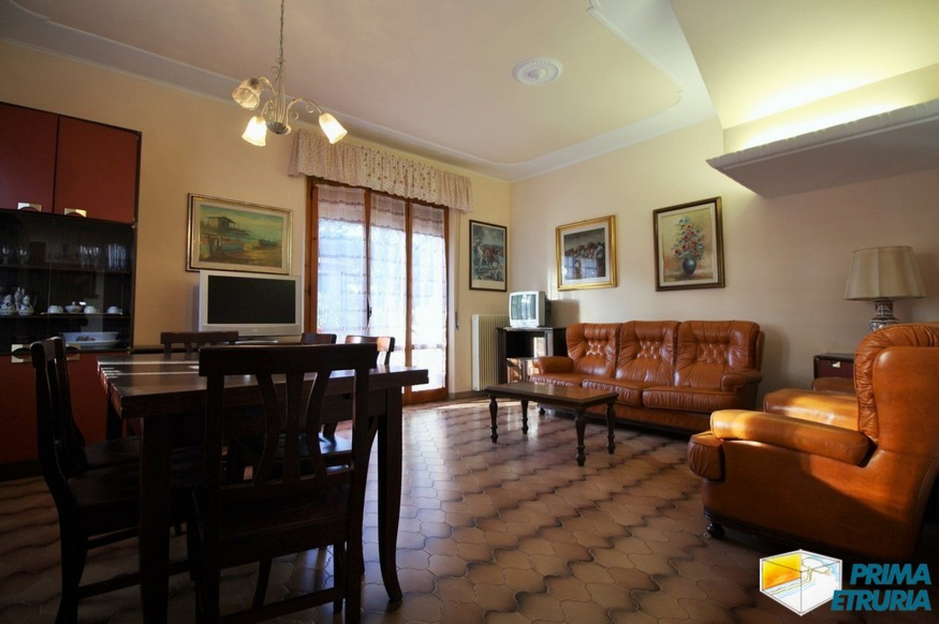 VENDESI VILLA IN BIFAMILIARE CON GIARDINO -ZONA ROSMARINA-