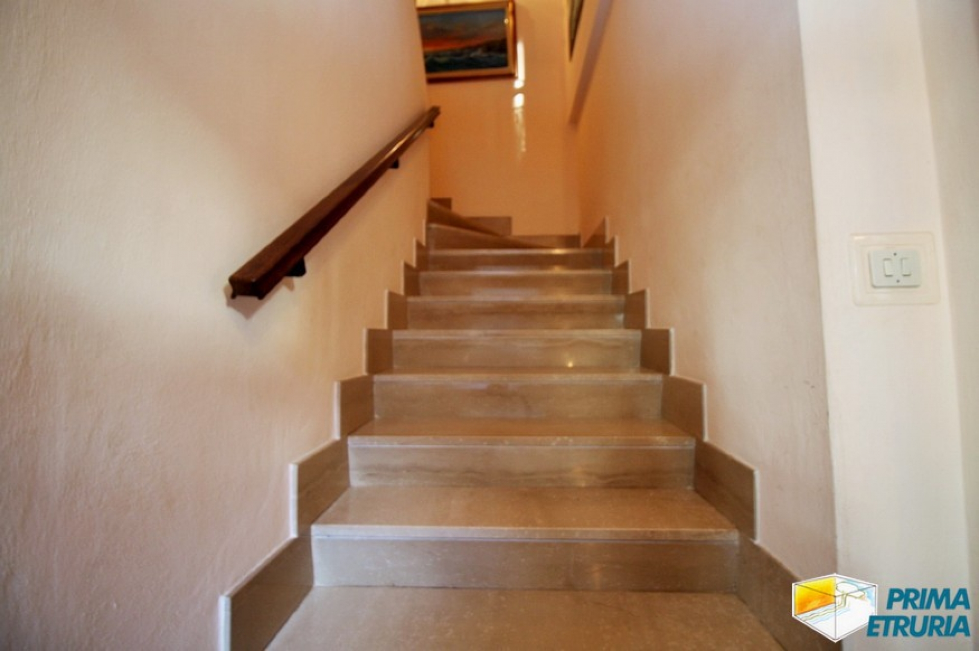 VENDESI VILLA IN BIFAMILIARE CON GIARDINO -ZONA ROSMARINA-
