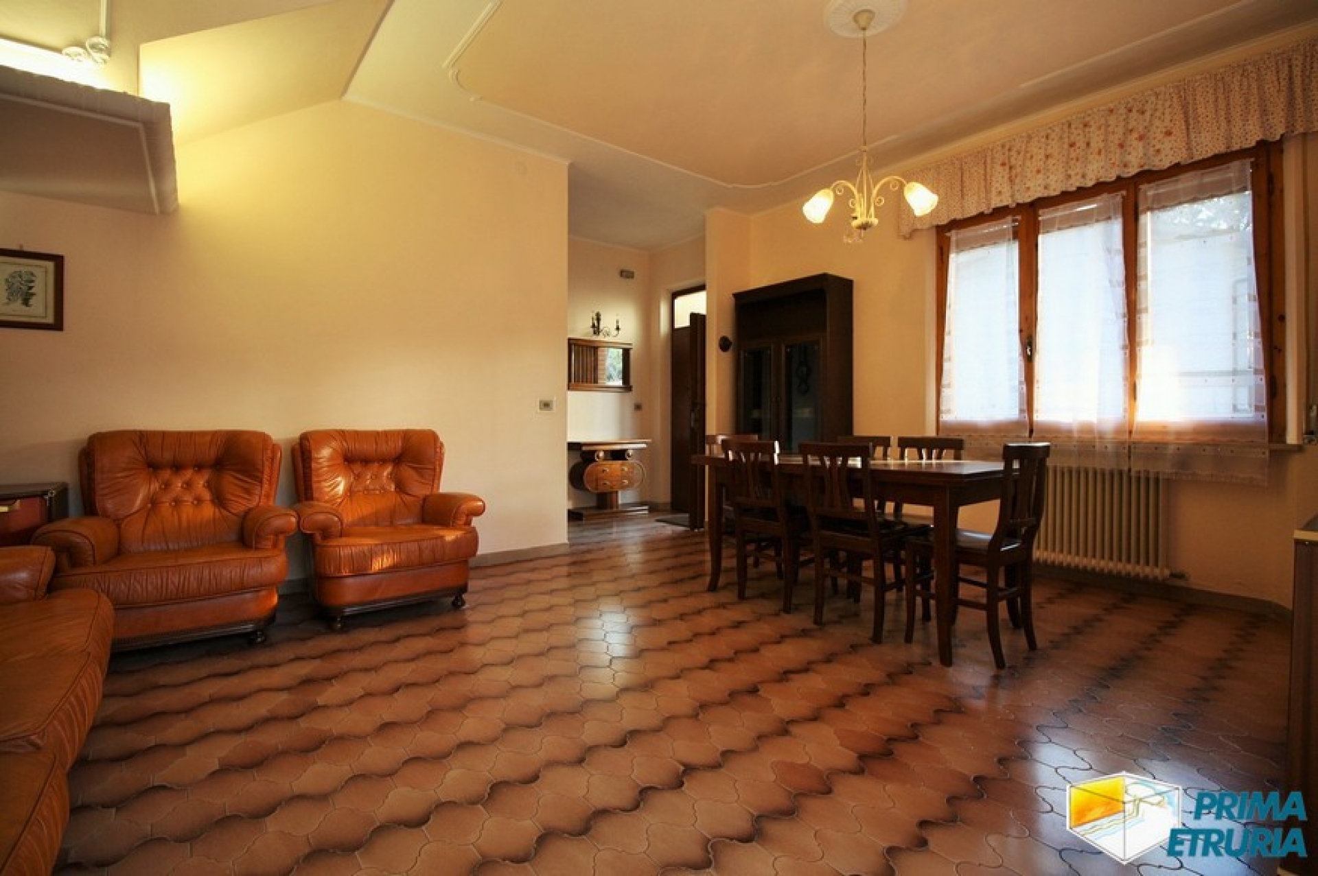 VENDESI VILLA IN BIFAMILIARE CON GIARDINO -ZONA ROSMARINA-
