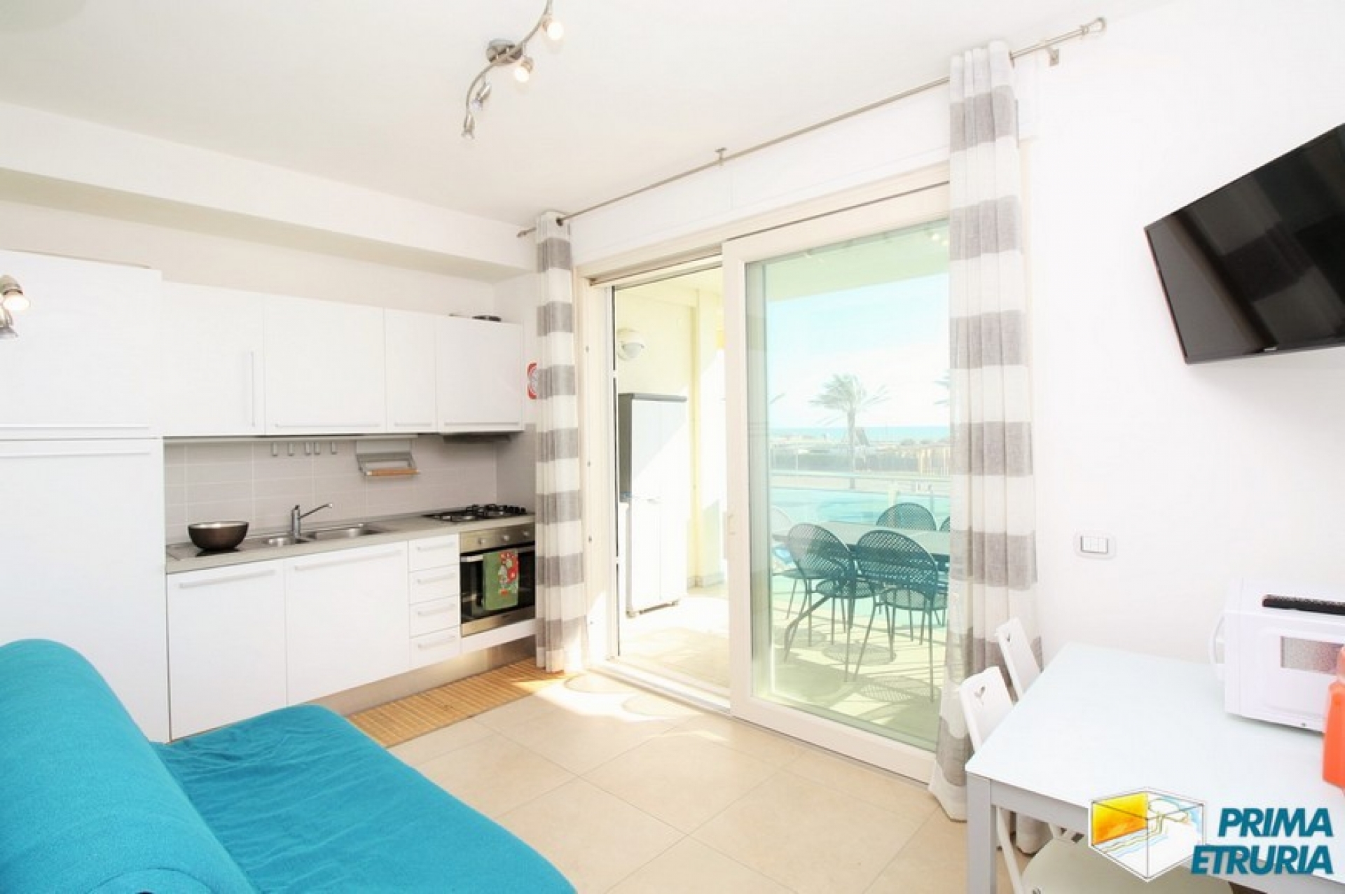 BELLISSIMO MONOLOCALE CON FANTASTICA VISTA FRONTE MARE - ZONA ROSMARINA - 