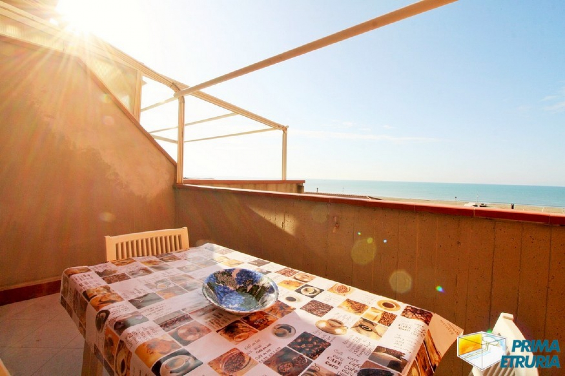 BILOCALE CON FANTASTICA VISTA FRONTE MARE - ZONA CENTRO -