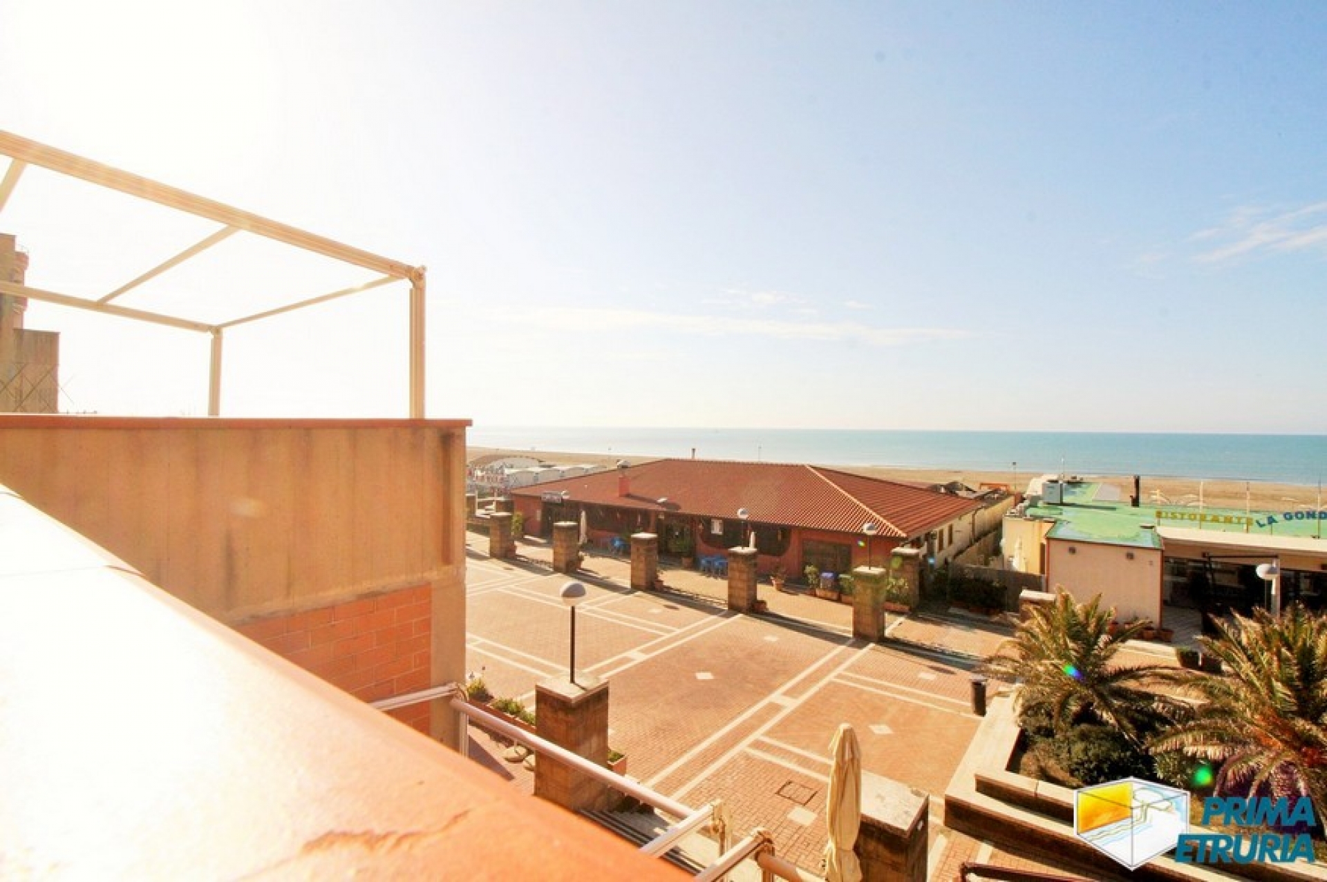 BILOCALE CON FANTASTICA VISTA FRONTE MARE - ZONA CENTRO -