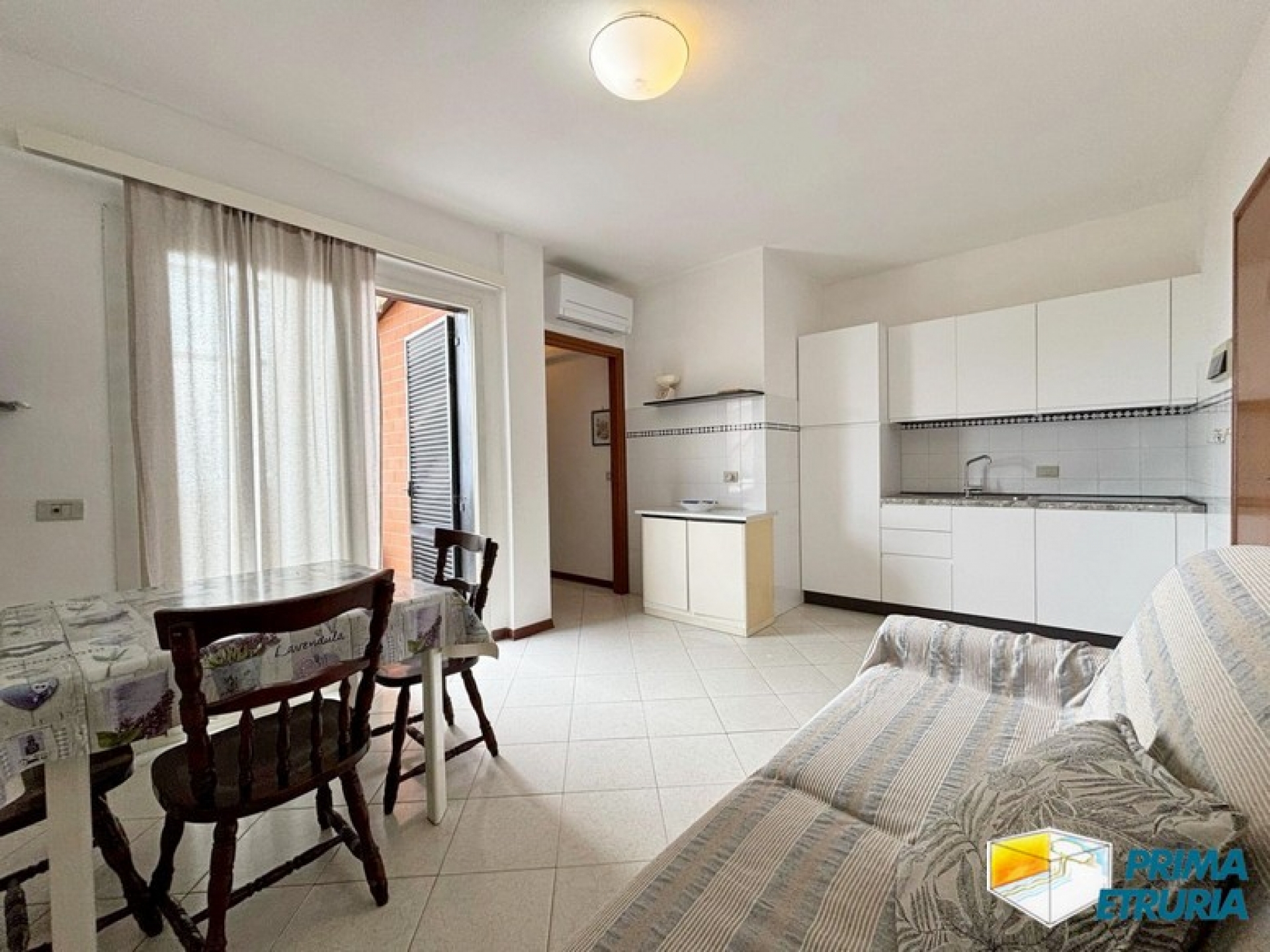 BILOCALE CON FANTASTICA VISTA FRONTE MARE - ZONA CENTRO -