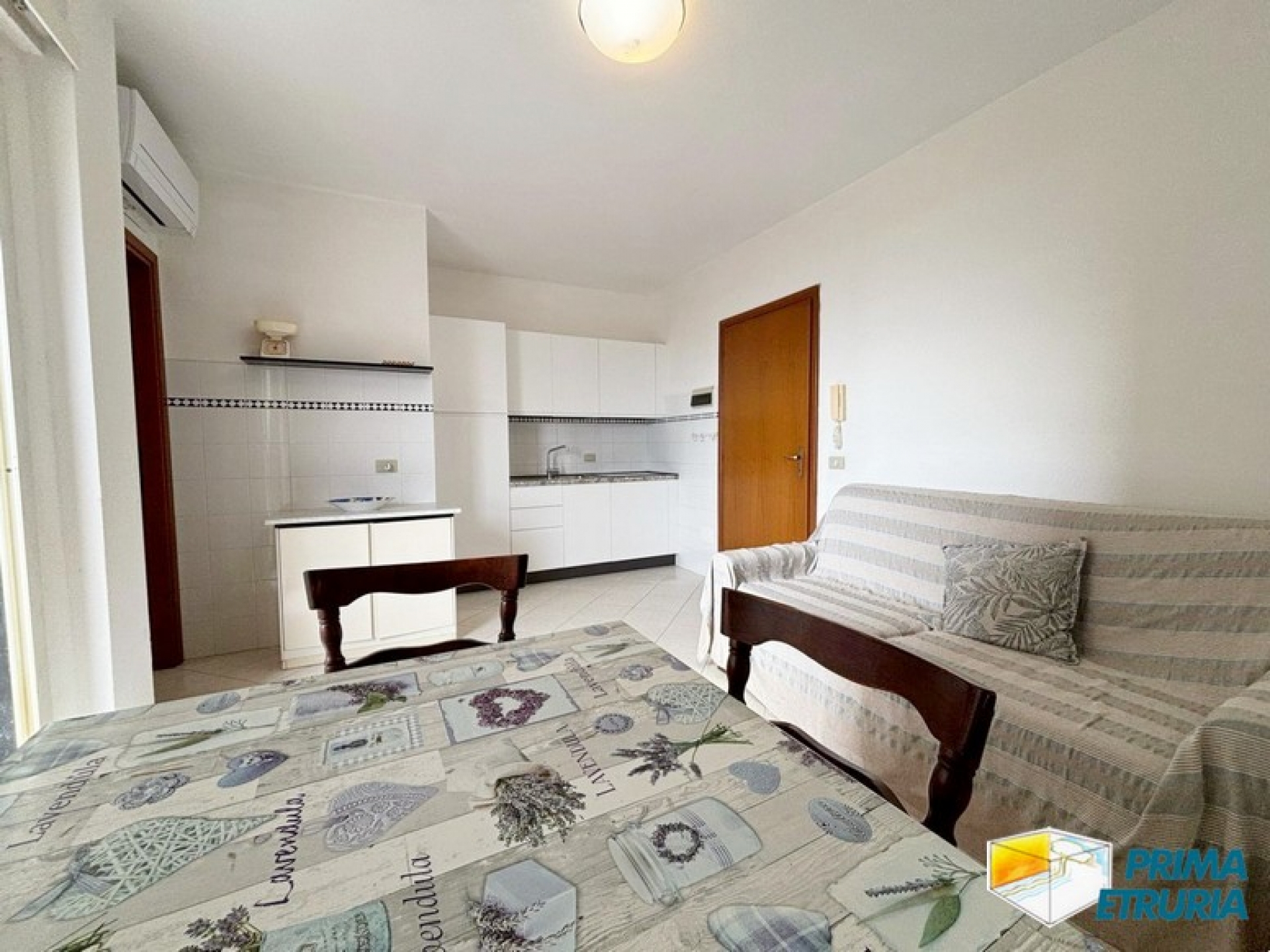 BILOCALE CON FANTASTICA VISTA FRONTE MARE - ZONA CENTRO -