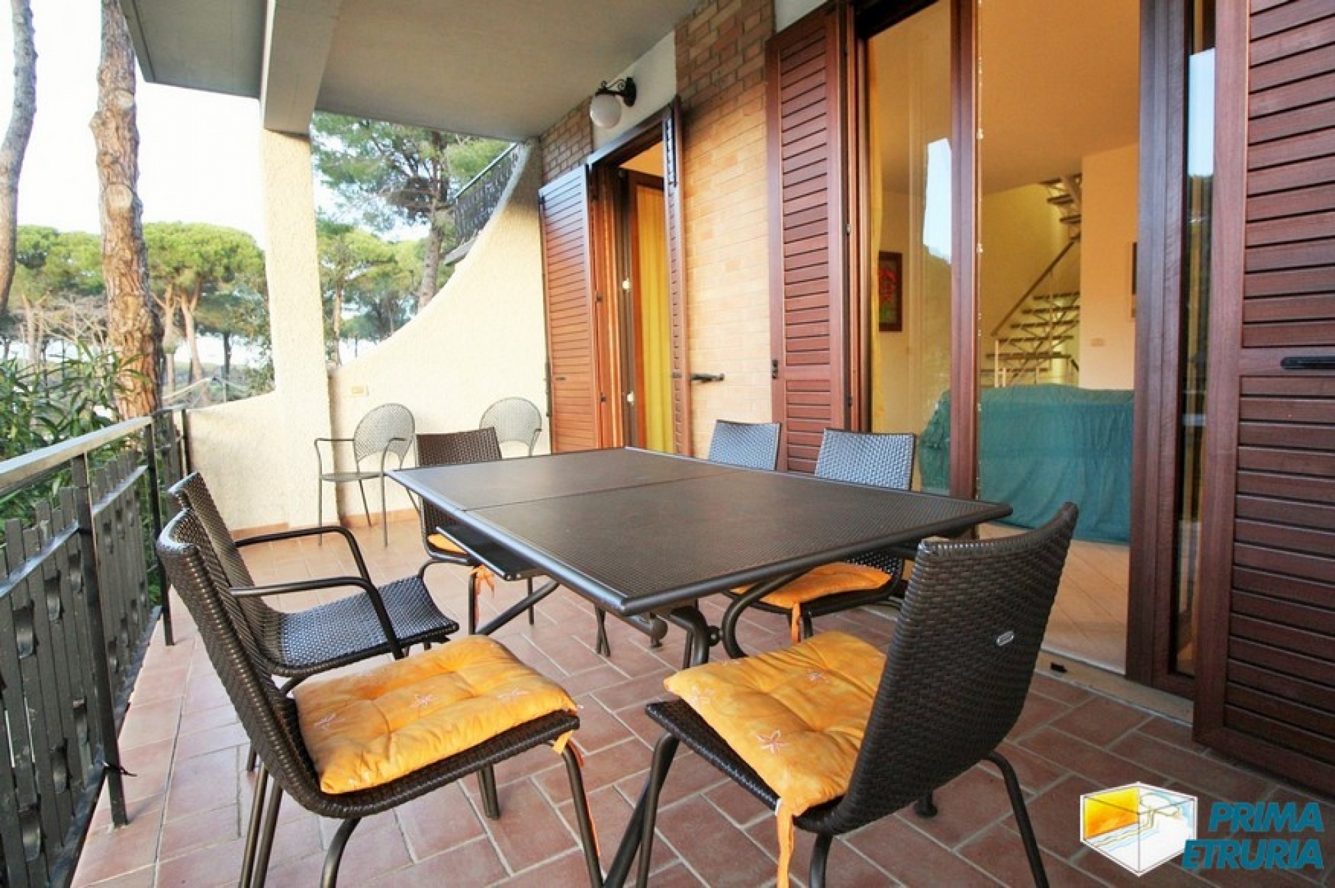 FANTASTICA VILLA CON GIARDINO E POSTO AUTO - ZONA CENTRO - ( V18 )