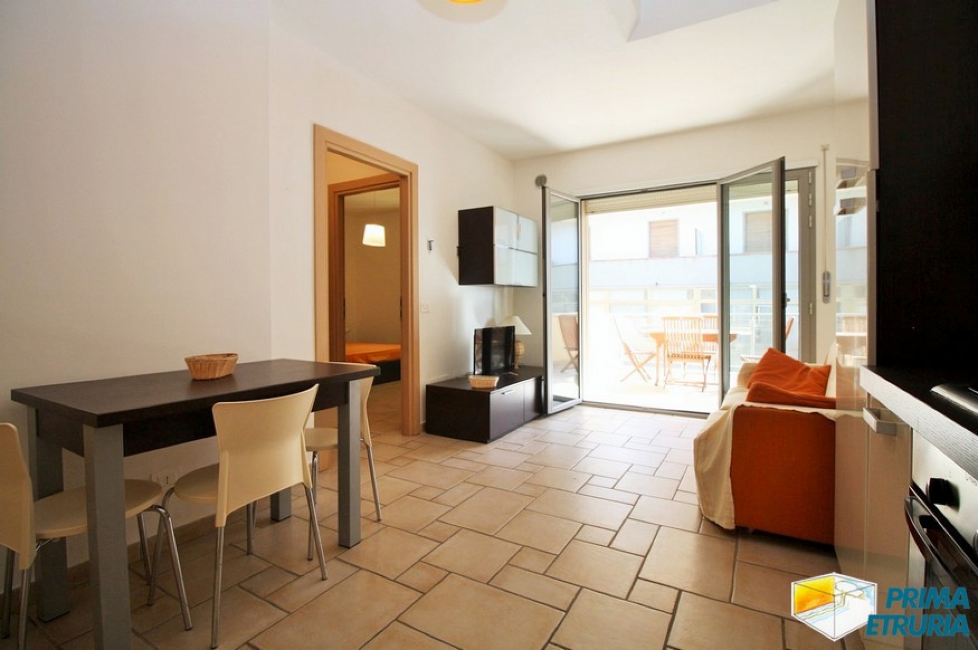 FANTASTICO BILOCALE CON AMPIA TERRAZZA - ZONA ROSMARINA -