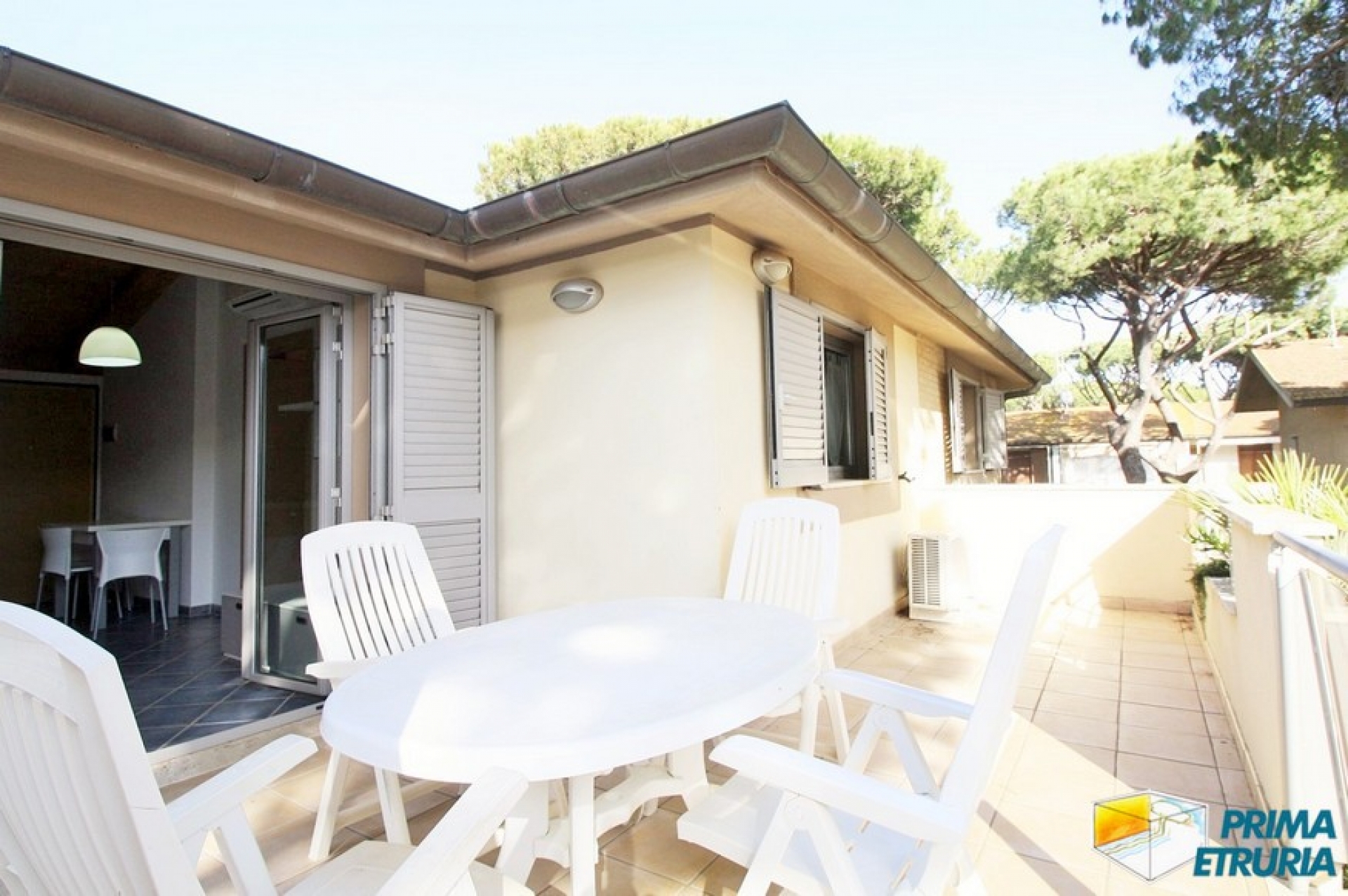 FANTASTICO BILOCALE CON BELLISSIMO SOLARIUM - ZONA ROSMARINA -