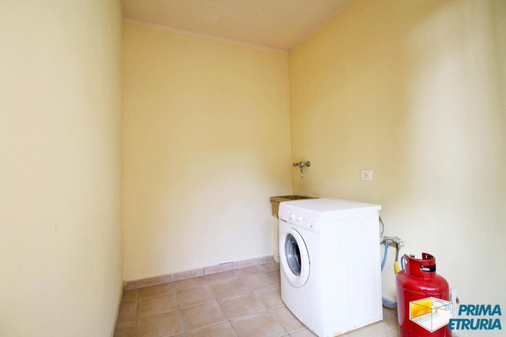 FANTASTICO BILOCALE CON BELLISSIMO SOLARIUM - ZONA ROSMARINA -