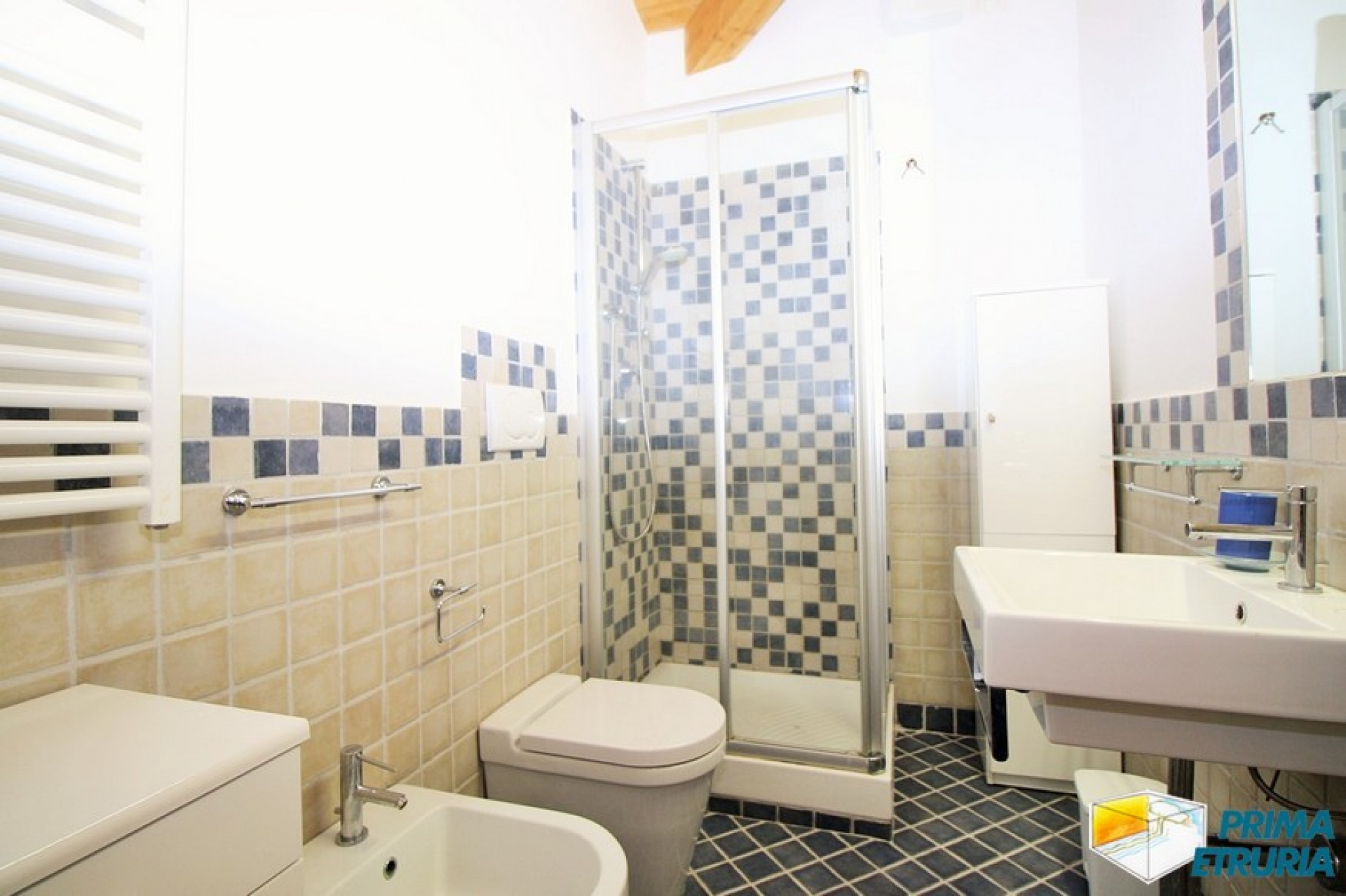 FANTASTICO BILOCALE CON BELLISSIMO SOLARIUM - ZONA ROSMARINA -