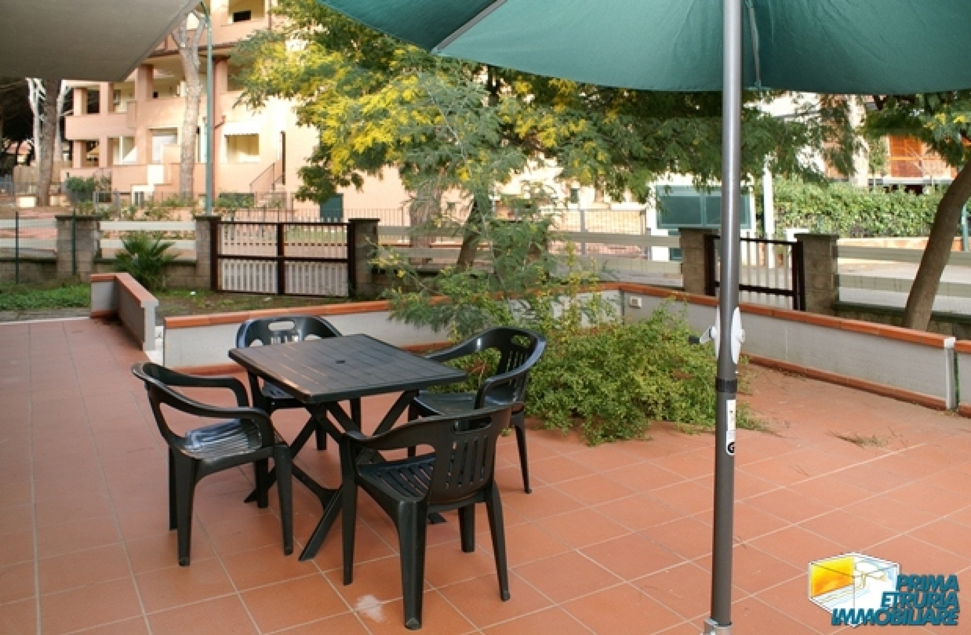 BILOCALE CON AMPIO GIARDINO IN VIA CALA DI FORNO - ZONA ROSMARINA - 