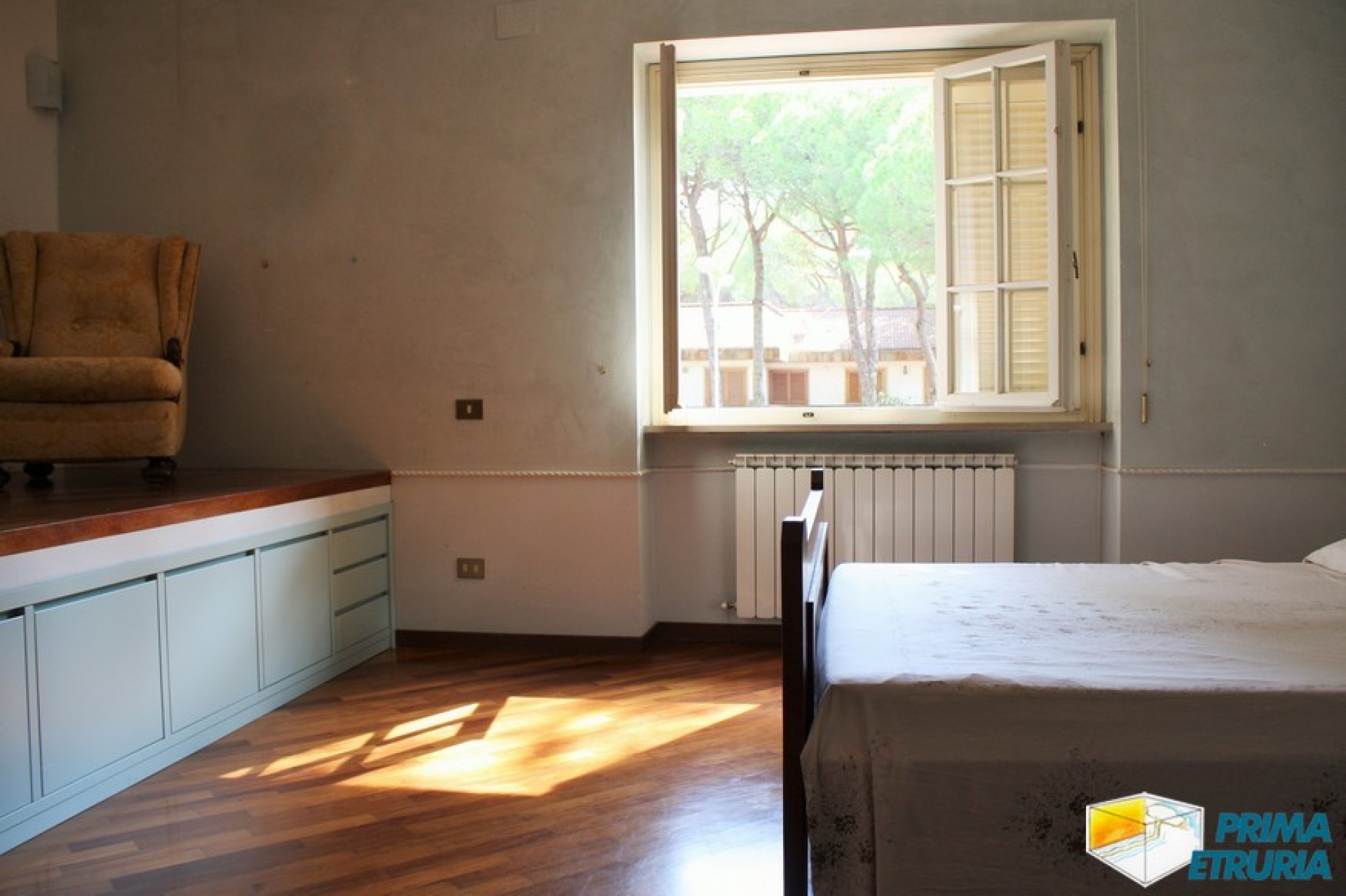 SPLENDIDA VILLA CON AMPIO GIARDINO - ZONA ROSMARINA -
