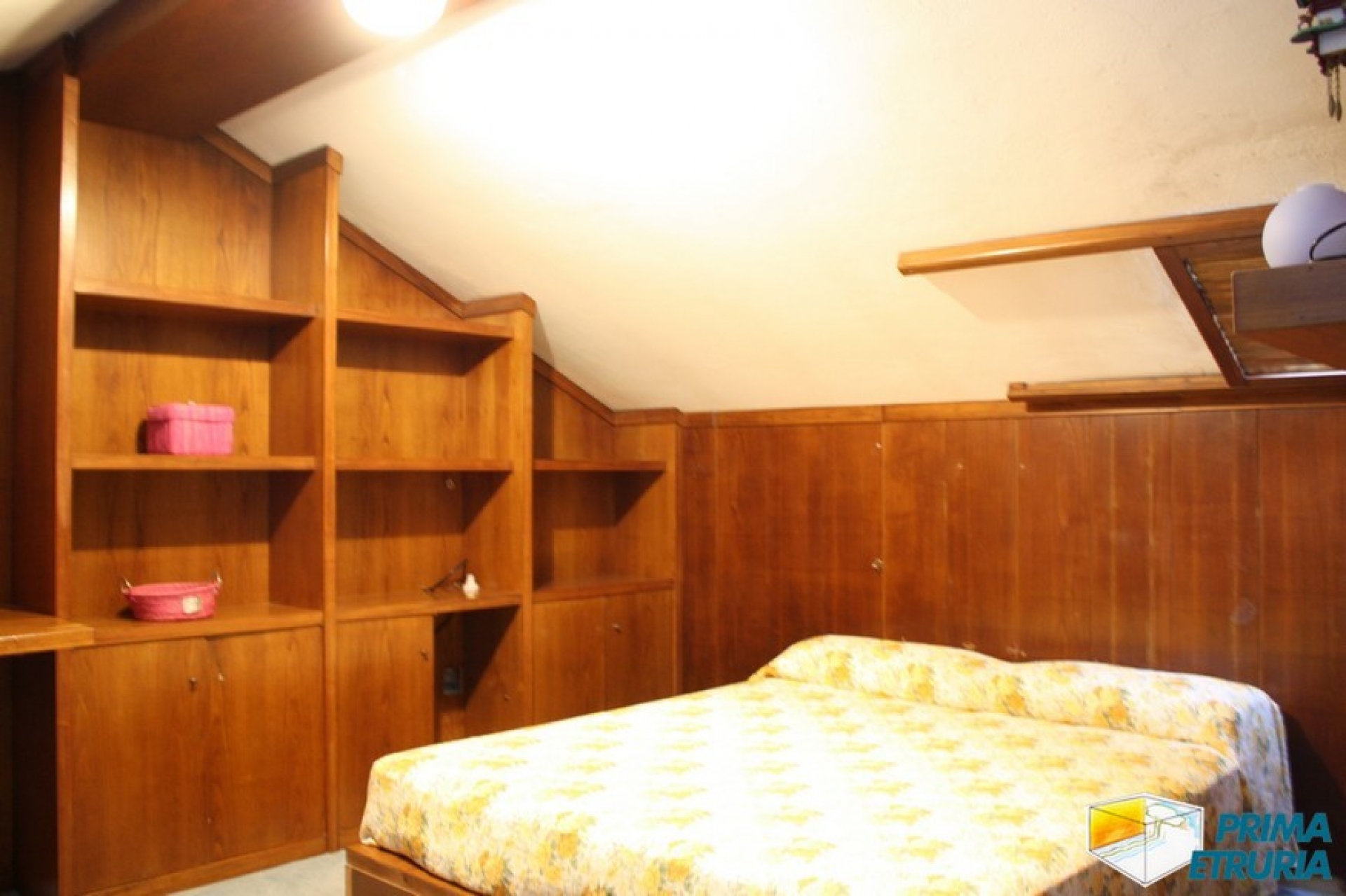SPLENDIDA VILLA CON AMPIO GIARDINO - ZONA ROSMARINA -