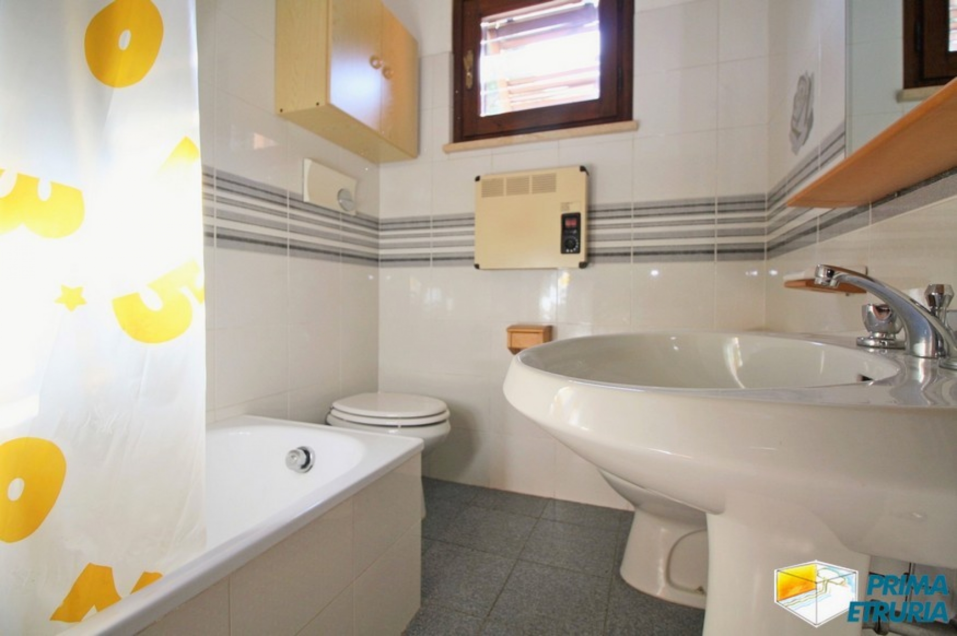TRILOCALE CON POSTO AUTO- ZONA TOMBOLO -