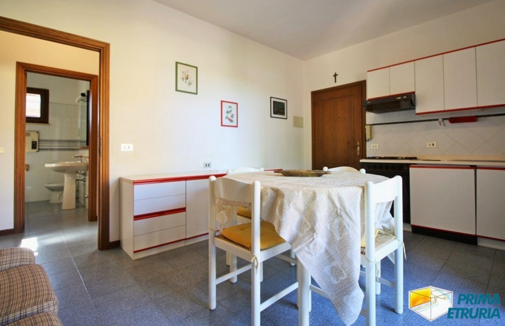 TRILOCALE CON POSTO AUTO- ZONA TOMBOLO -