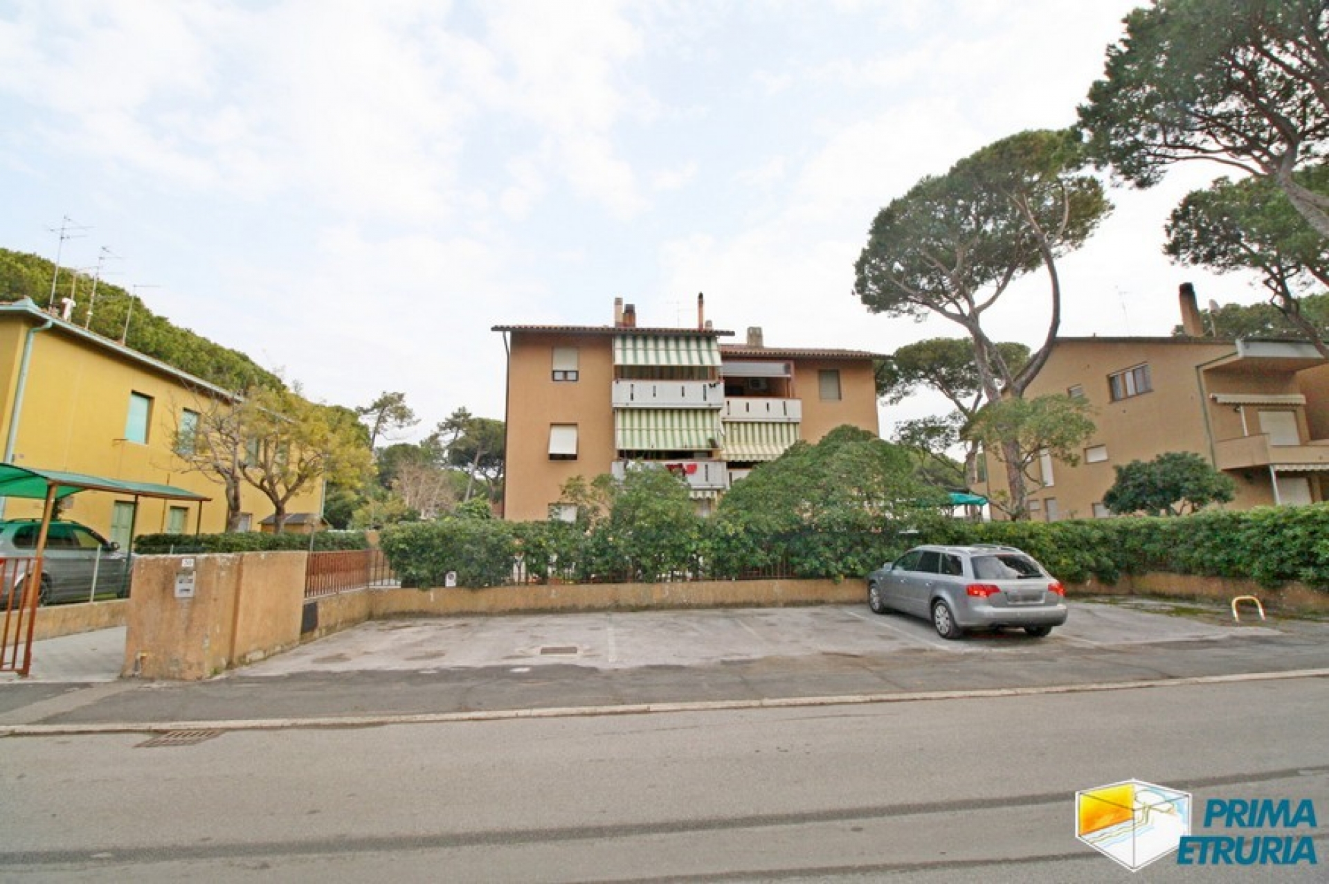 TRILOCALE CON POSTO AUTO- ZONA TOMBOLO -
