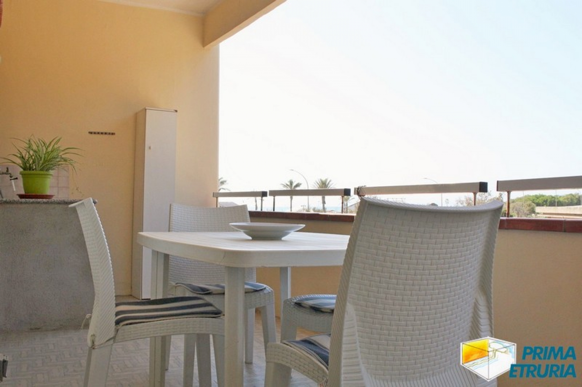 TRILOCALE CON AMPIA TERRAZZA VISTA MARE - ZONA ROSMARINA -