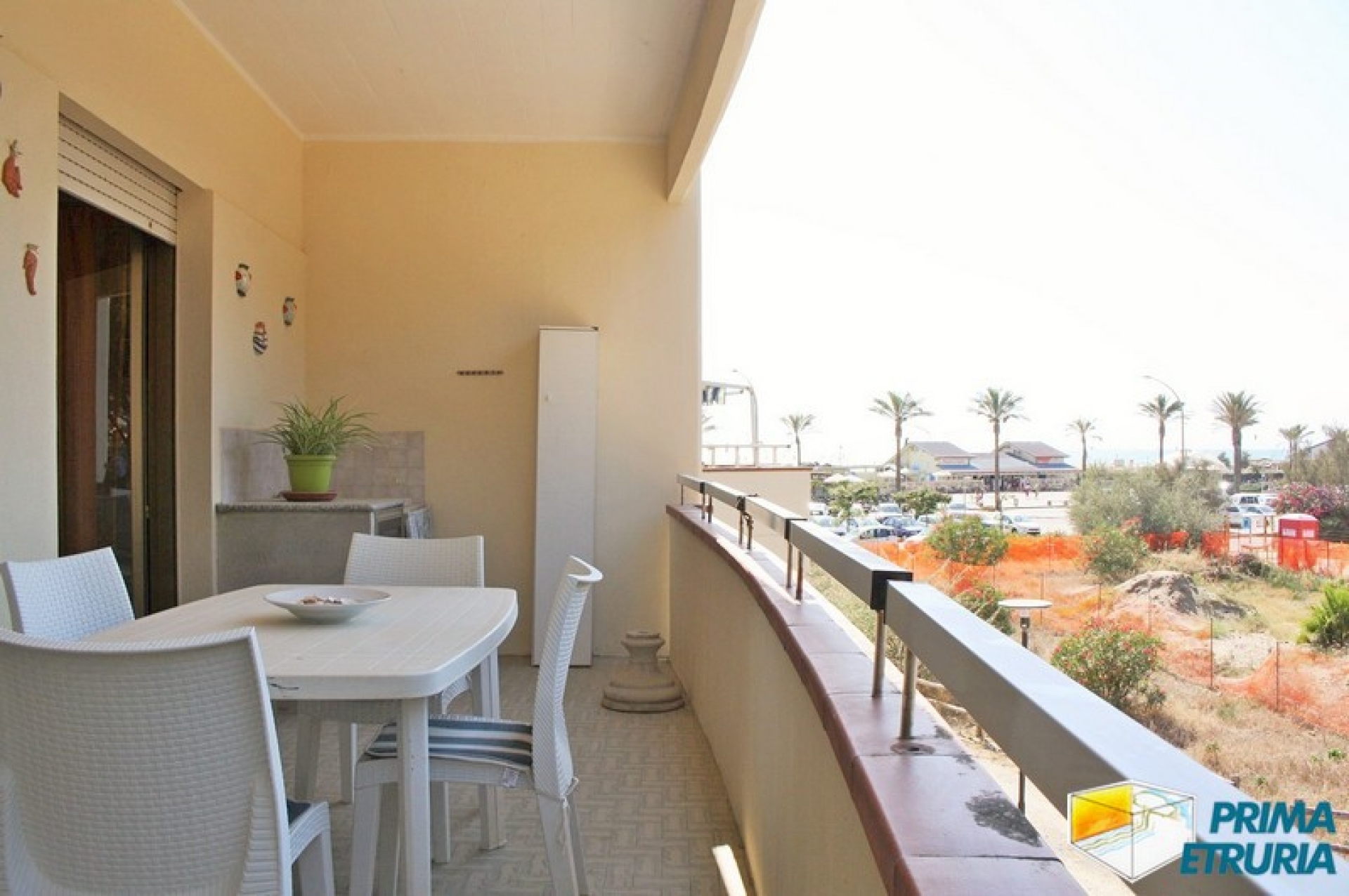 TRILOCALE CON AMPIA TERRAZZA VISTA MARE - ZONA ROSMARINA -