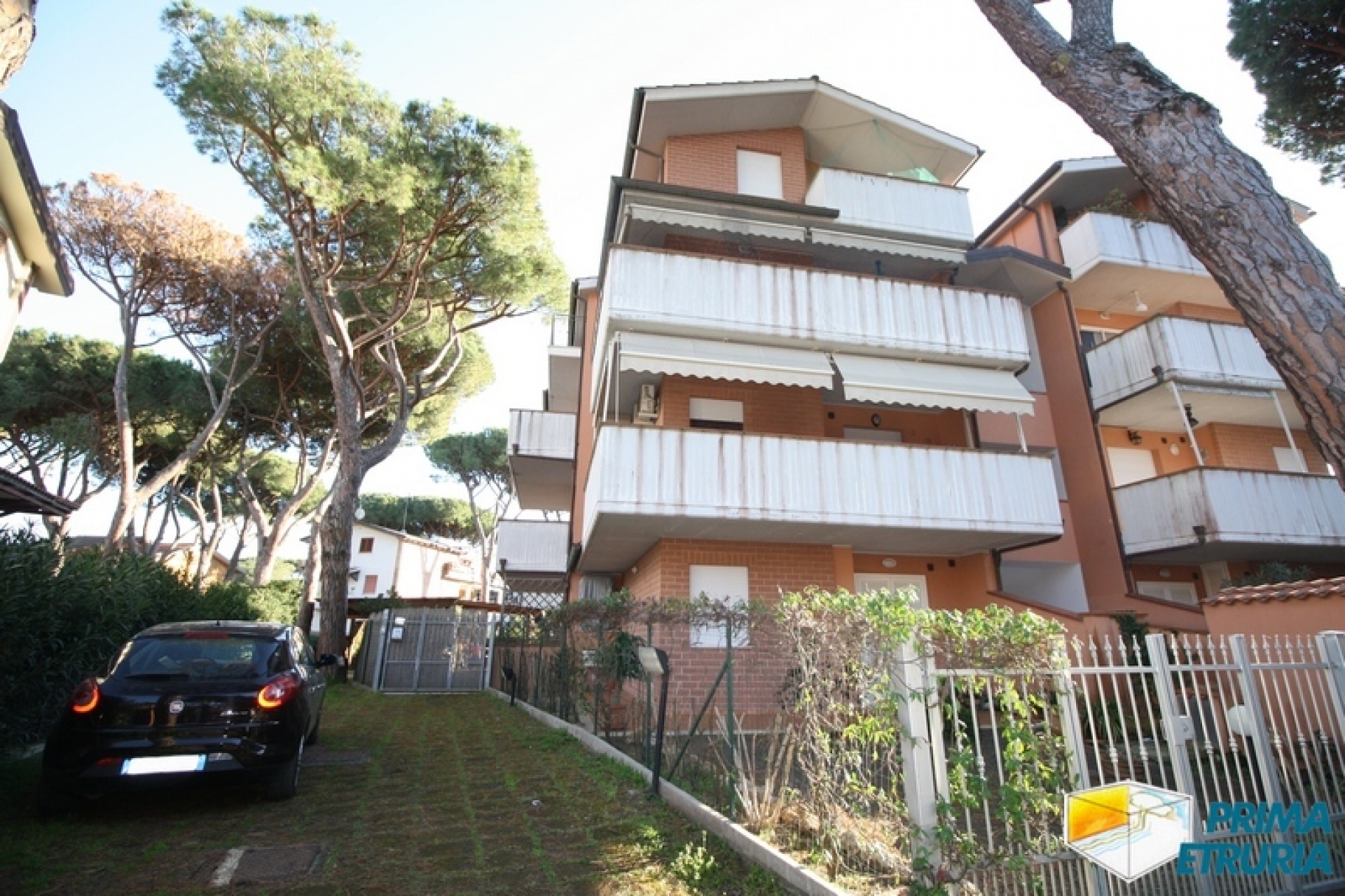 BILOCALE CON BELLISSIMA TERRAZZA ALL'INTERNO DELLA PINETA - ZONA ROSMARINA -