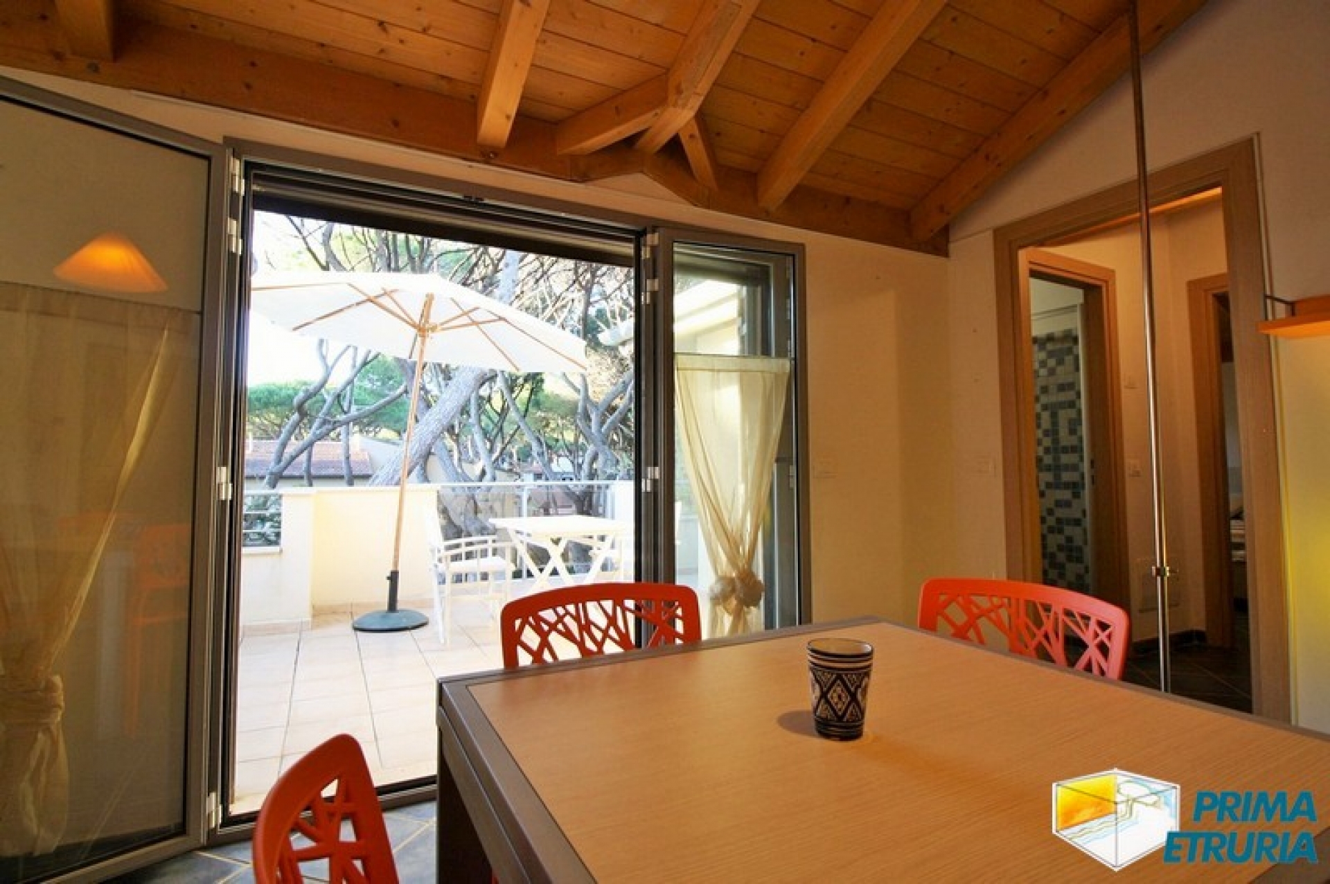 FANTASTICO BILOCALE CON BELLISSIMO SOLARIUM - ZONA ROSMARINA -