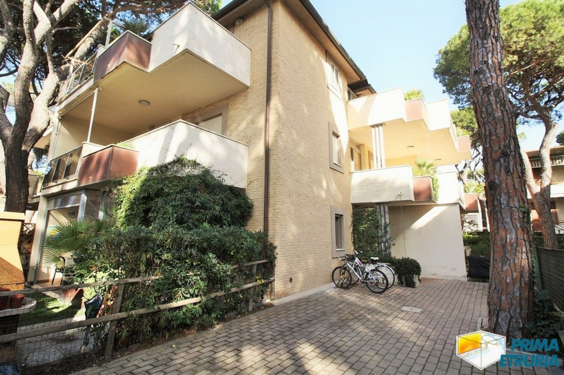 FANTASTICO BILOCALE CON BELLISSIMO SOLARIUM - ZONA ROSMARINA -