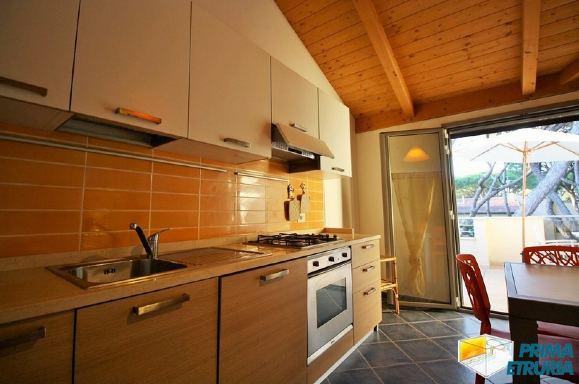FANTASTICO BILOCALE CON BELLISSIMO SOLARIUM - ZONA ROSMARINA -