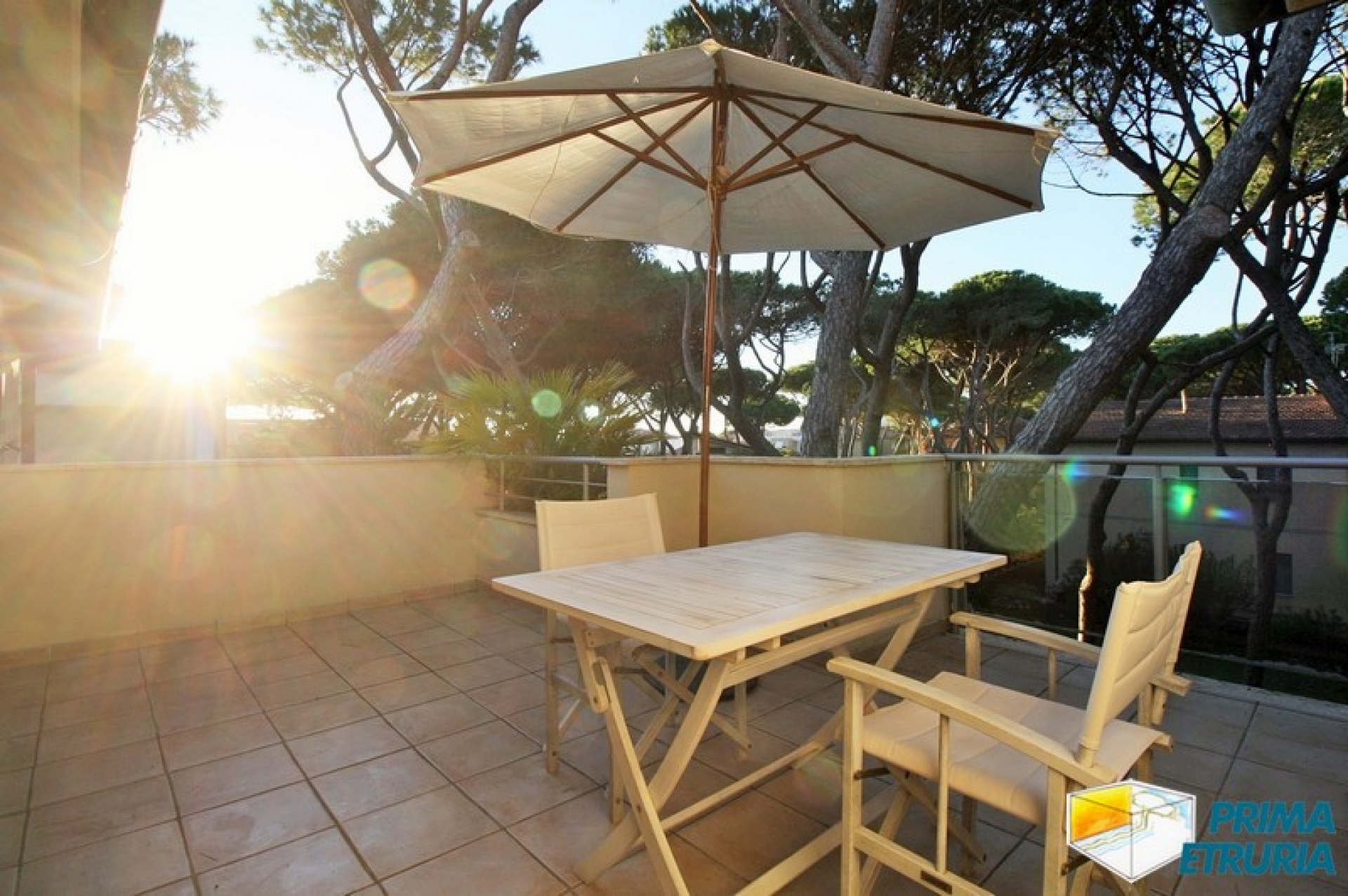 FANTASTICO BILOCALE CON BELLISSIMO SOLARIUM - ZONA ROSMARINA -