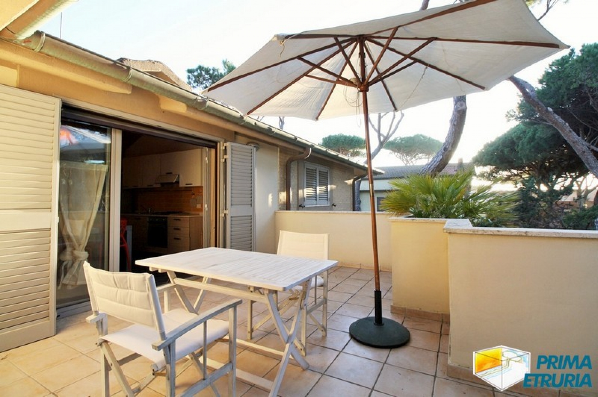 FANTASTICO BILOCALE CON BELLISSIMO SOLARIUM - ZONA ROSMARINA -