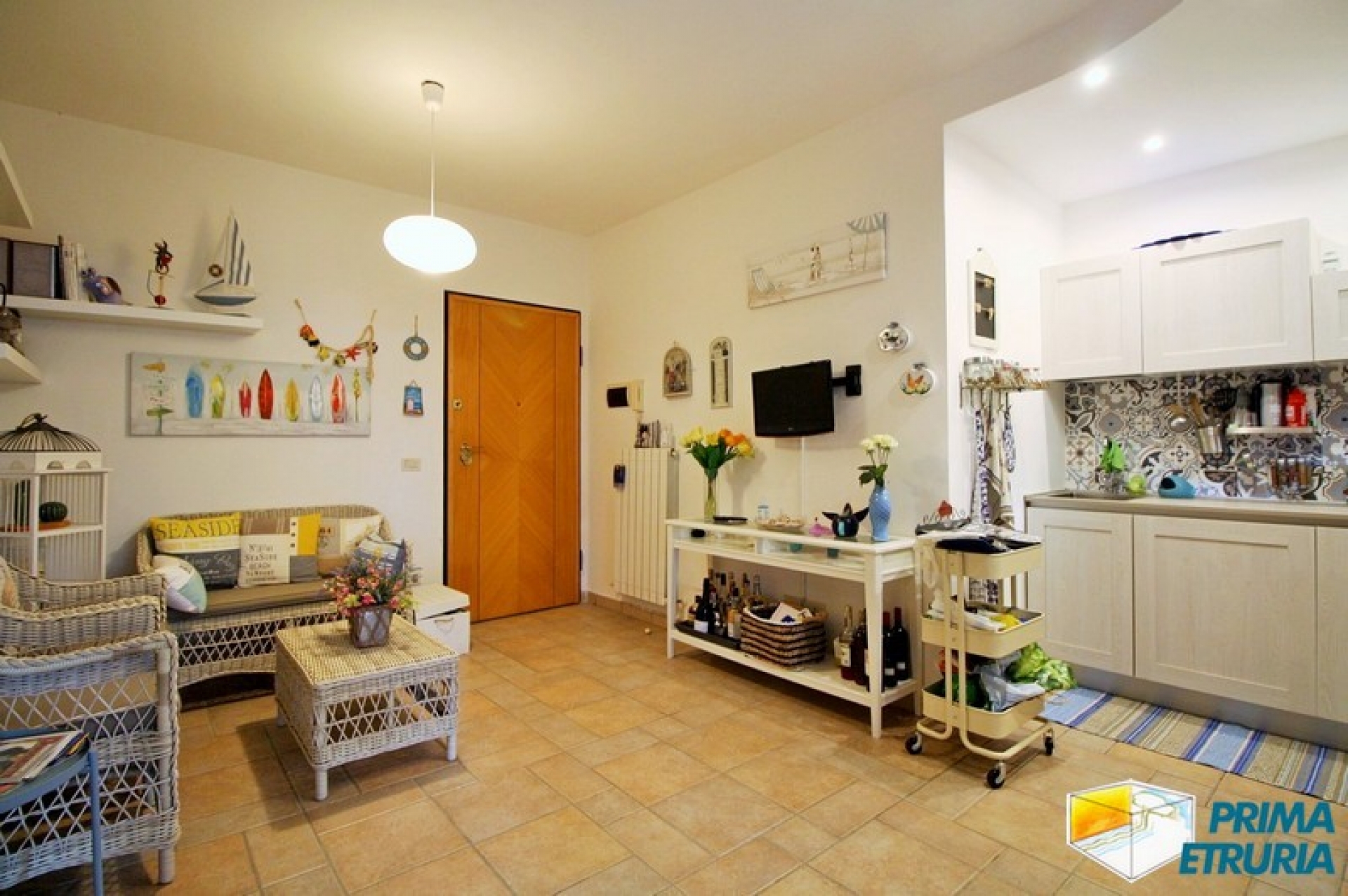 GRAZIOSO TRILOCALE CON AMPIA TERRAZZA - ZONA ROSMARINA -
