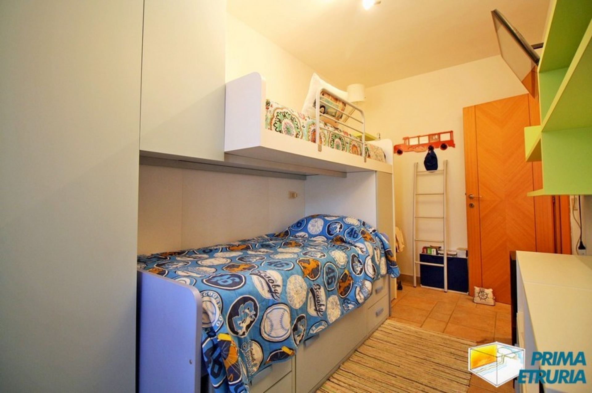 GRAZIOSO TRILOCALE CON AMPIA TERRAZZA - ZONA ROSMARINA -