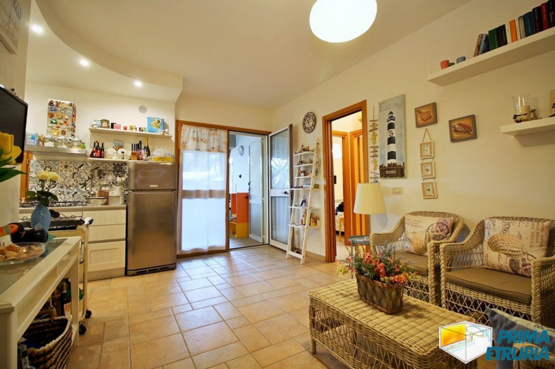 GRAZIOSO TRILOCALE CON AMPIA TERRAZZA - ZONA ROSMARINA -