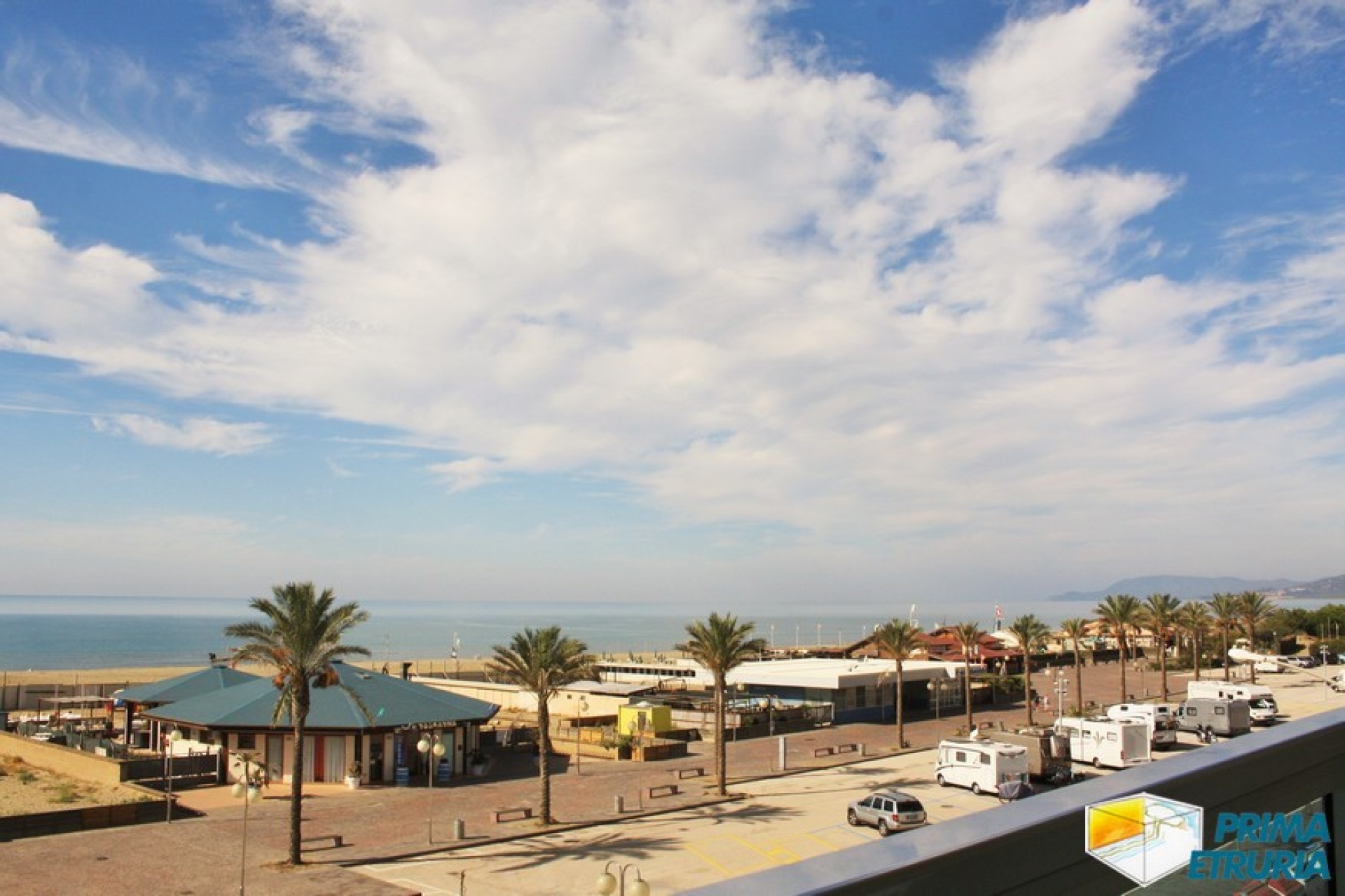 BELLISSIMO TRILOCALE FRONTE MARE - ZONA ROSMARINA -