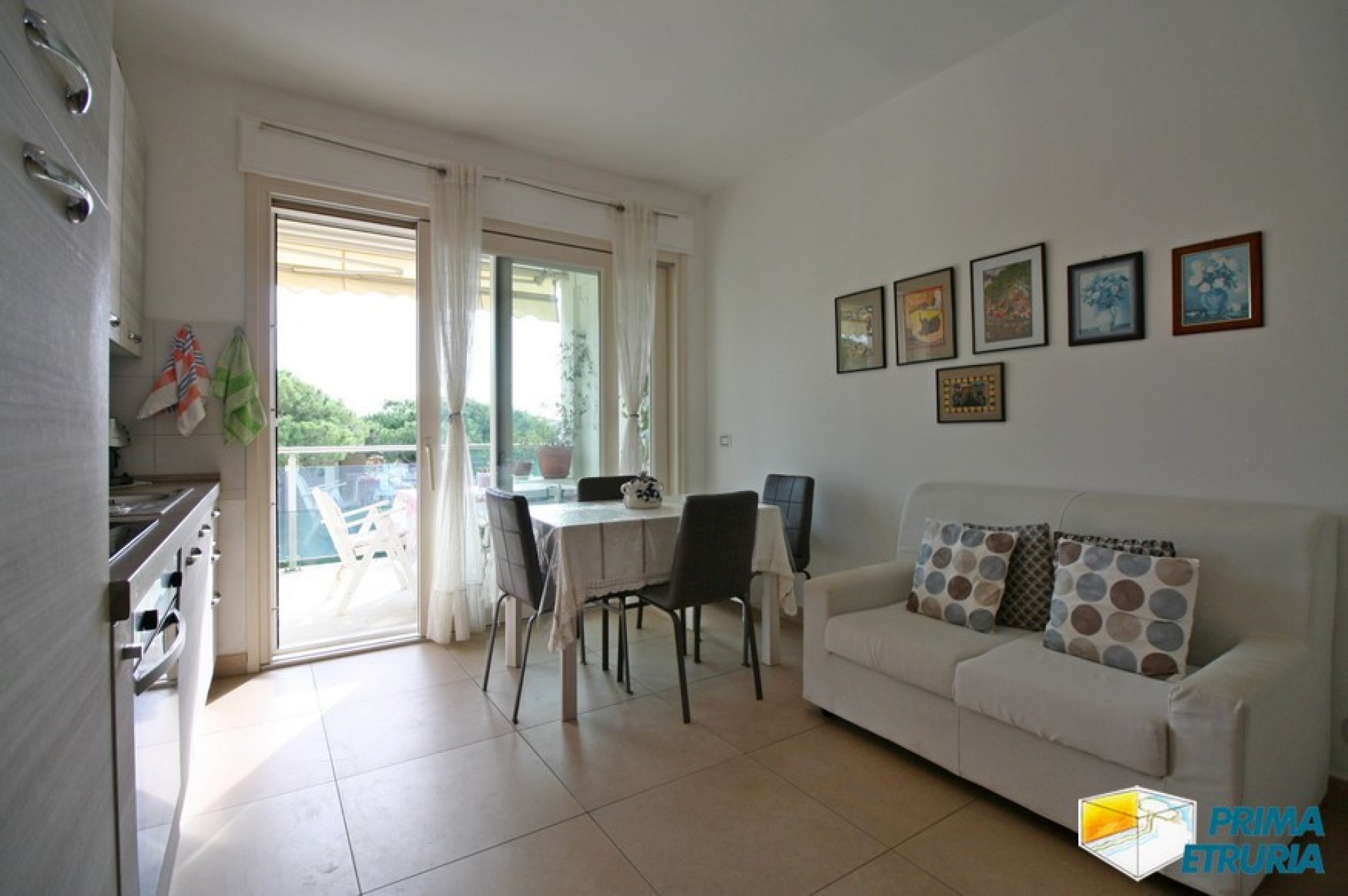 Esclusivo Trilocale Vista Mare a Marina di Grosseto: Eleganza e Comfort a Due Passi dalla Spiaggia - ZONA ROSMARINA -