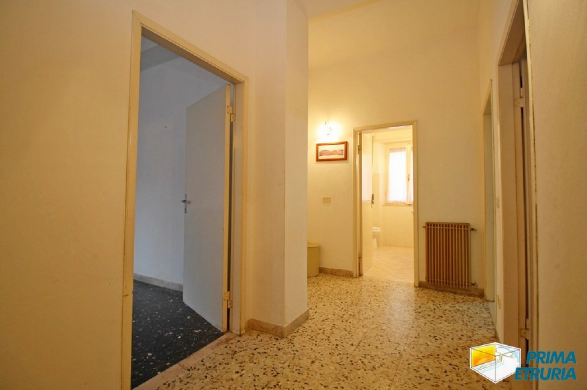 QUADRILOCALE CON POSTO AUTO E MONOLOCALE CONDONATO - ZONA CENTRO - 