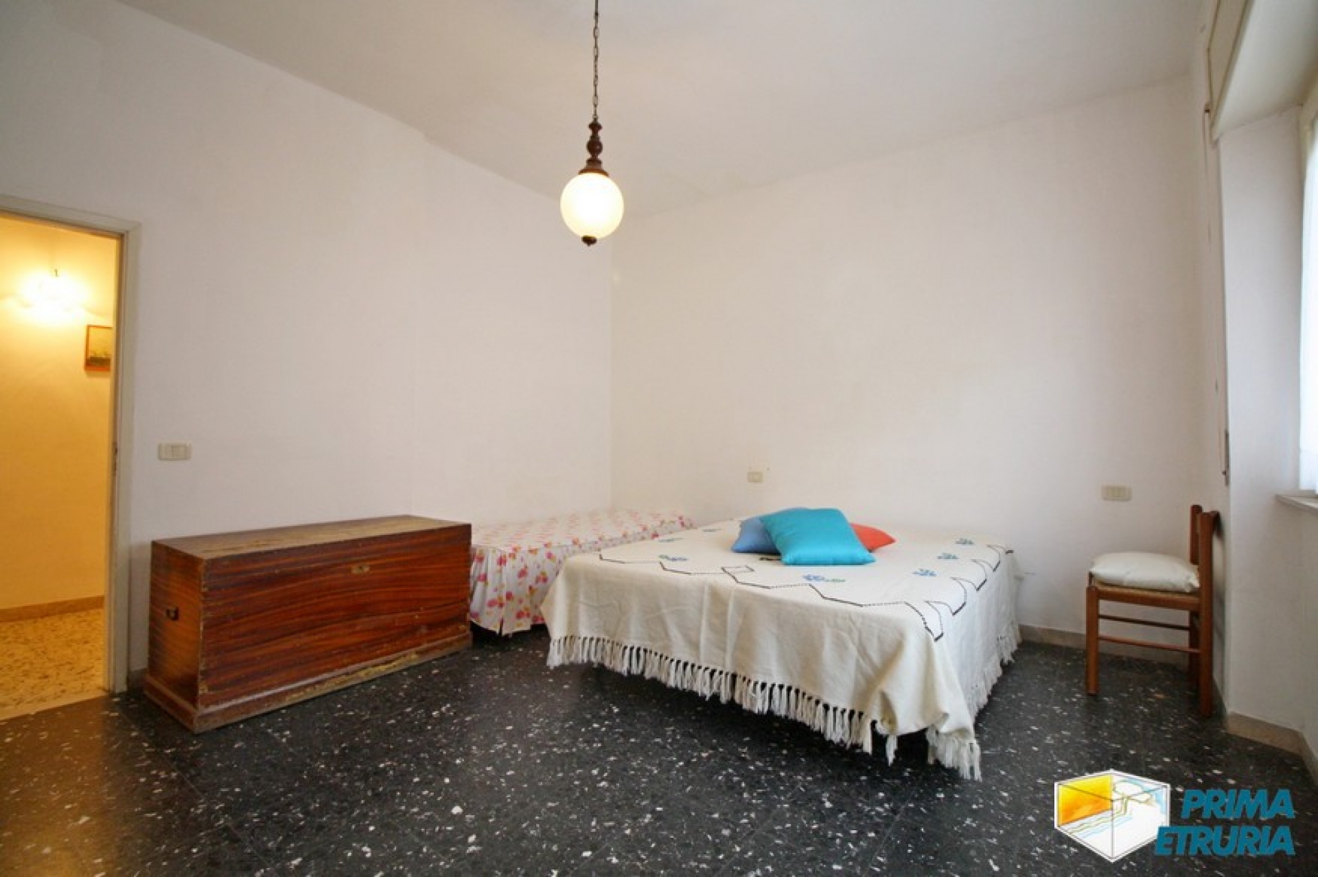 QUADRILOCALE CON POSTO AUTO E MONOLOCALE CONDONATO - ZONA CENTRO - 