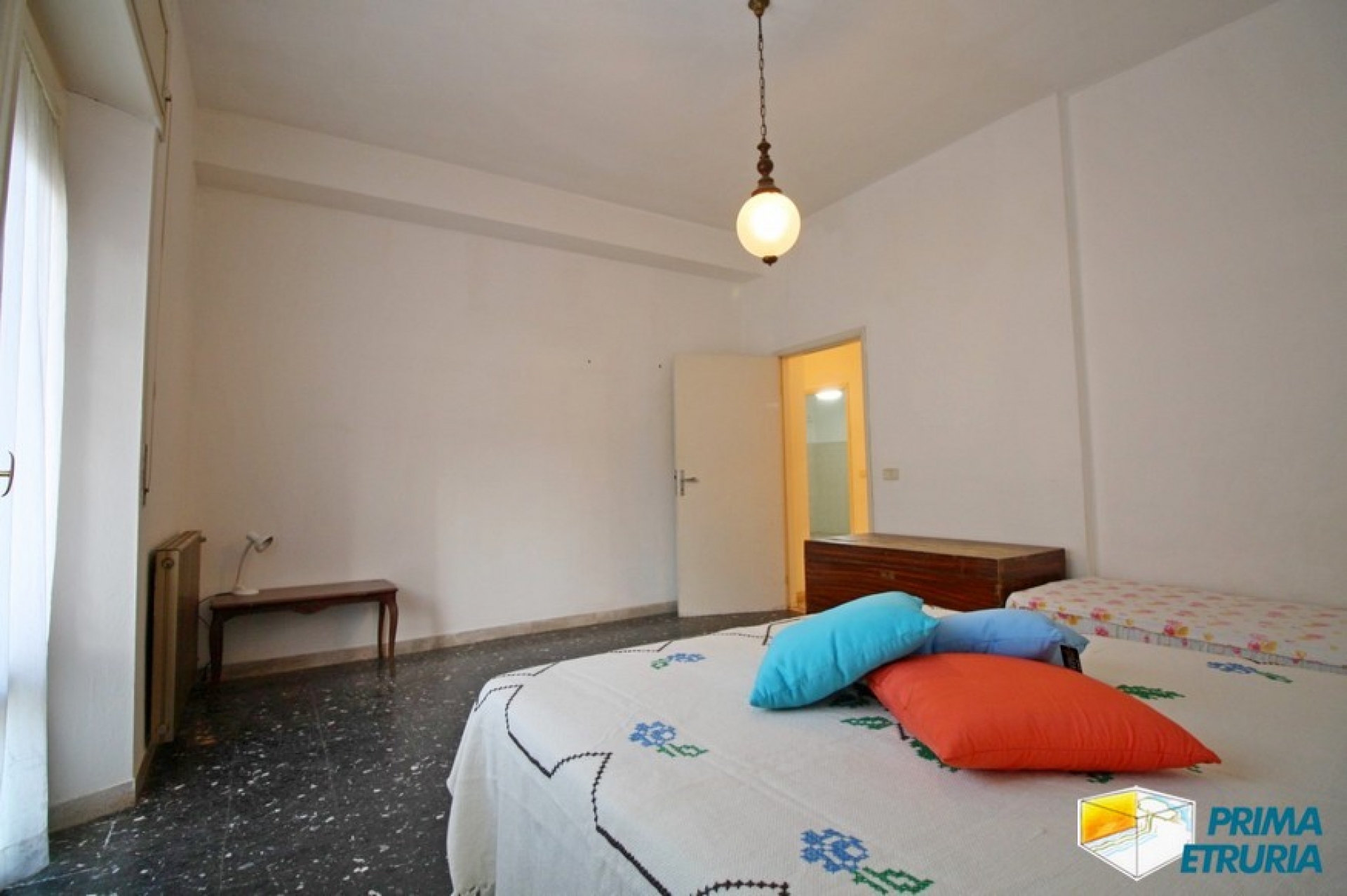 QUADRILOCALE CON POSTO AUTO E MONOLOCALE CONDONATO - ZONA CENTRO - 
