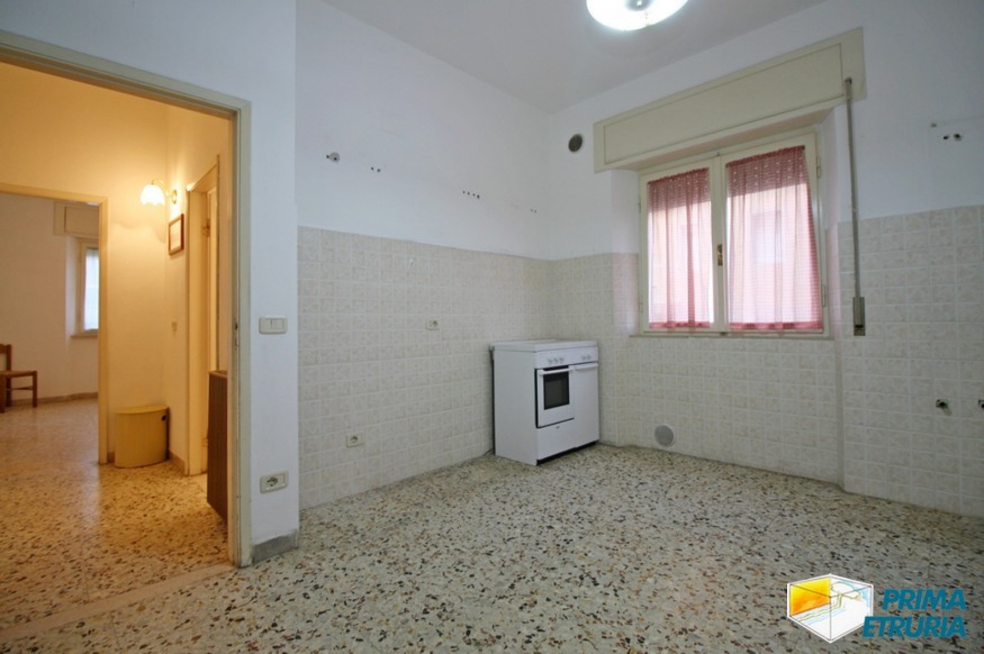 QUADRILOCALE CON POSTO AUTO E MONOLOCALE CONDONATO - ZONA CENTRO - 