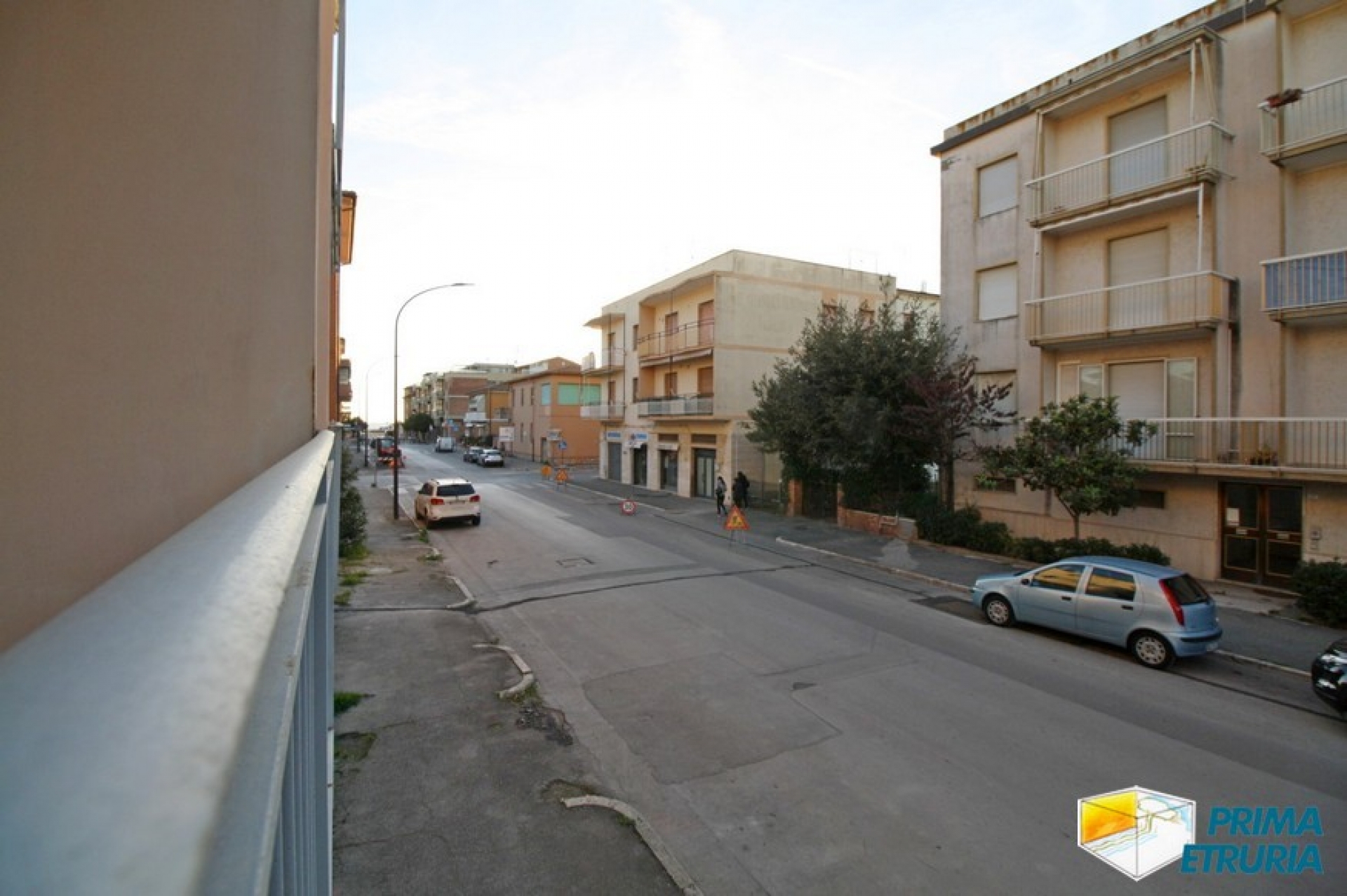 QUADRILOCALE CON POSTO AUTO E MONOLOCALE CONDONATO - ZONA CENTRO - 