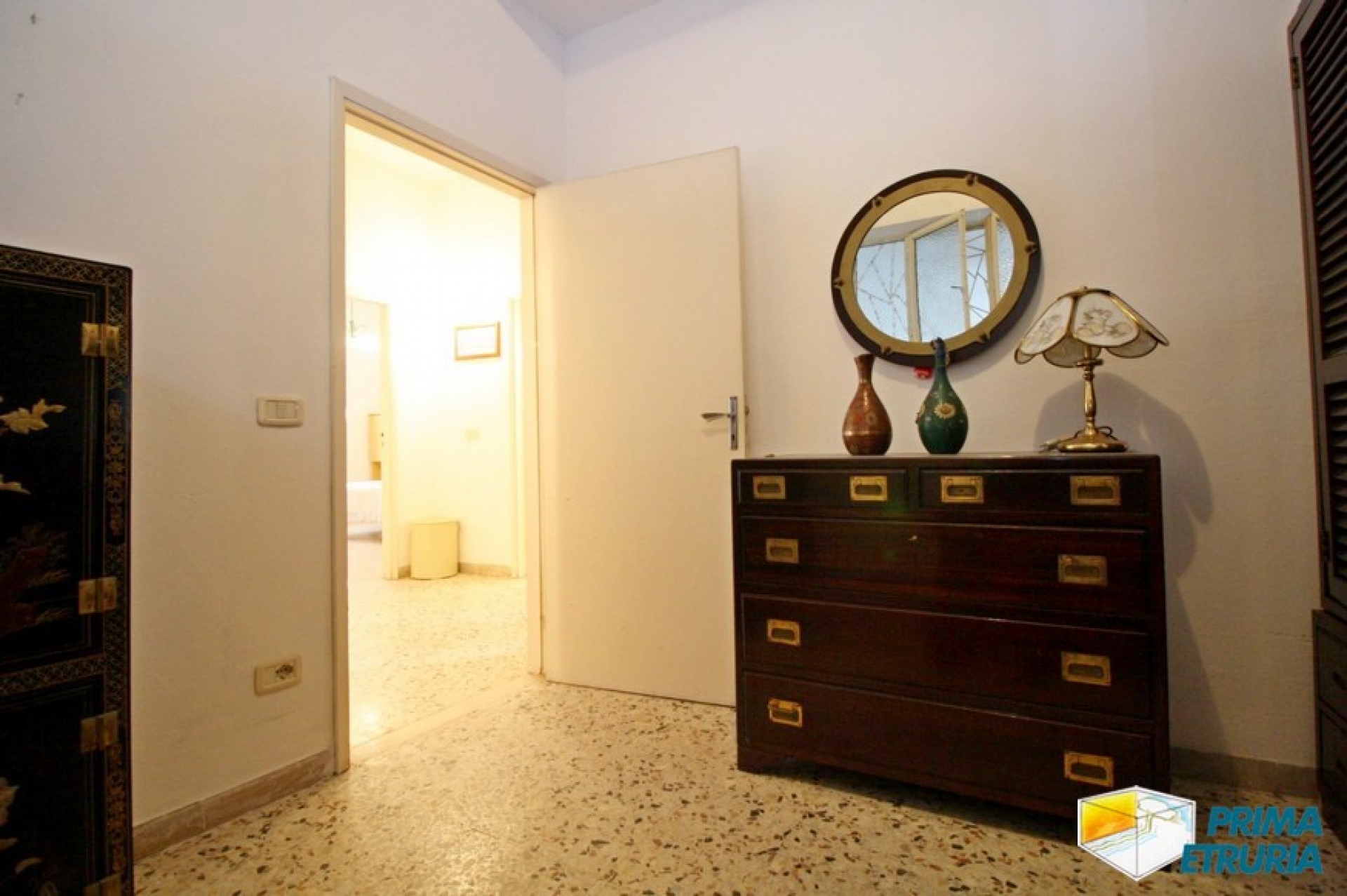 QUADRILOCALE CON POSTO AUTO E MONOLOCALE CONDONATO - ZONA CENTRO - 