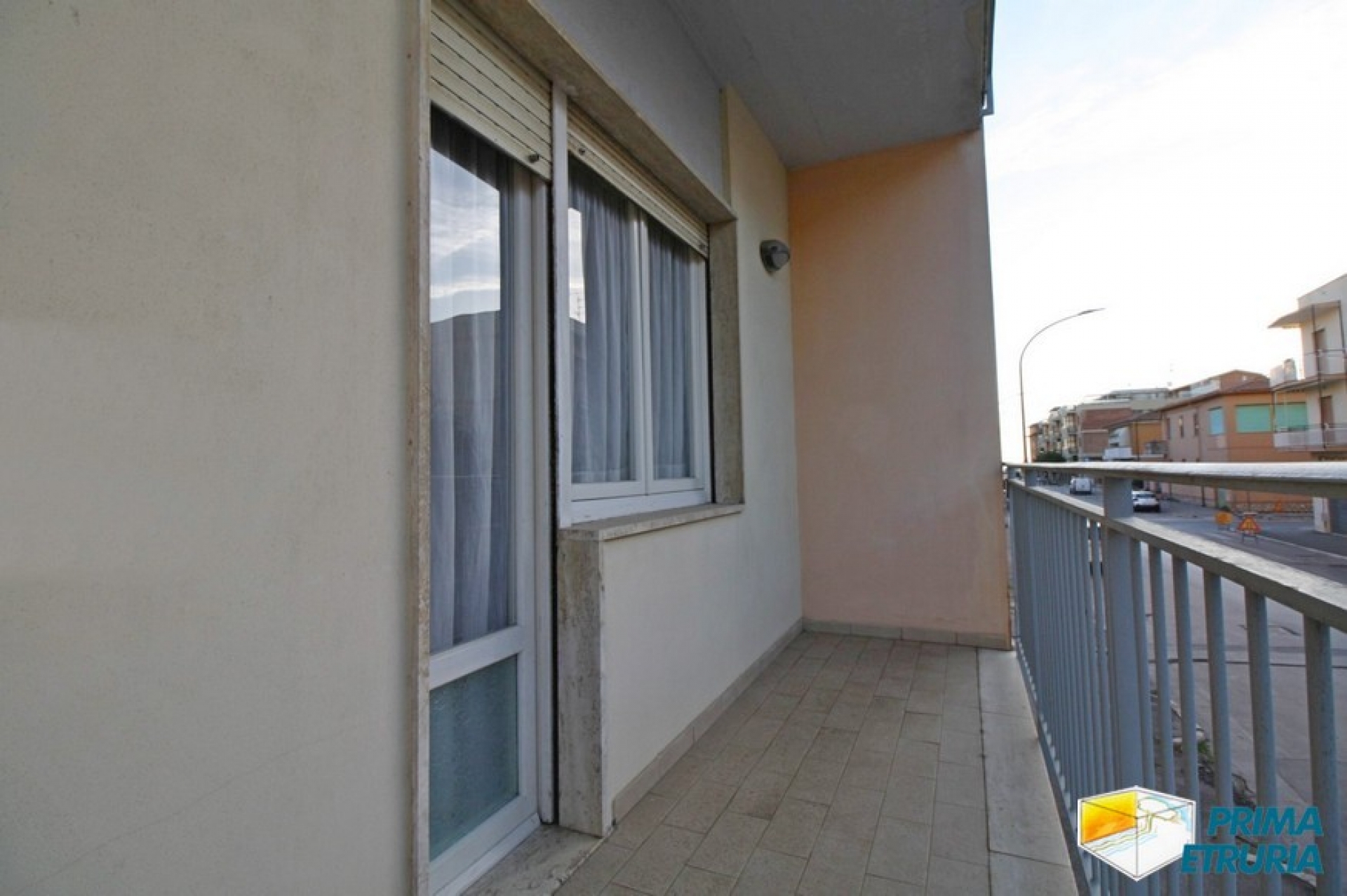 QUADRILOCALE CON POSTO AUTO E MONOLOCALE CONDONATO - ZONA CENTRO - 