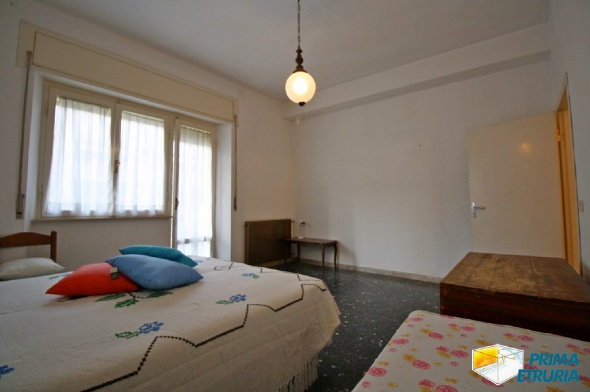 QUADRILOCALE CON POSTO AUTO E MONOLOCALE CONDONATO - ZONA CENTRO - 