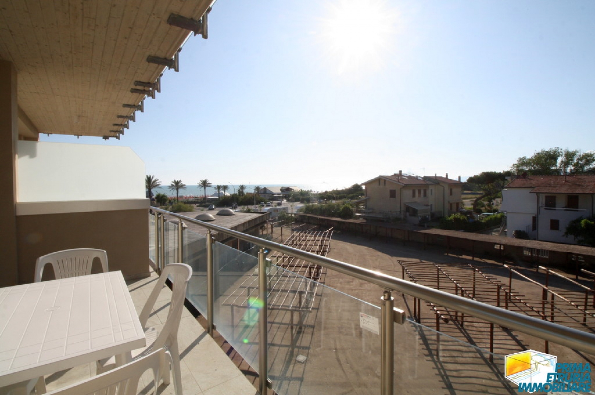 BILOCALE RISTRUTTURATO CON BELLISSIMA VISTA SUL MARE - ZONA ROSMARINA 