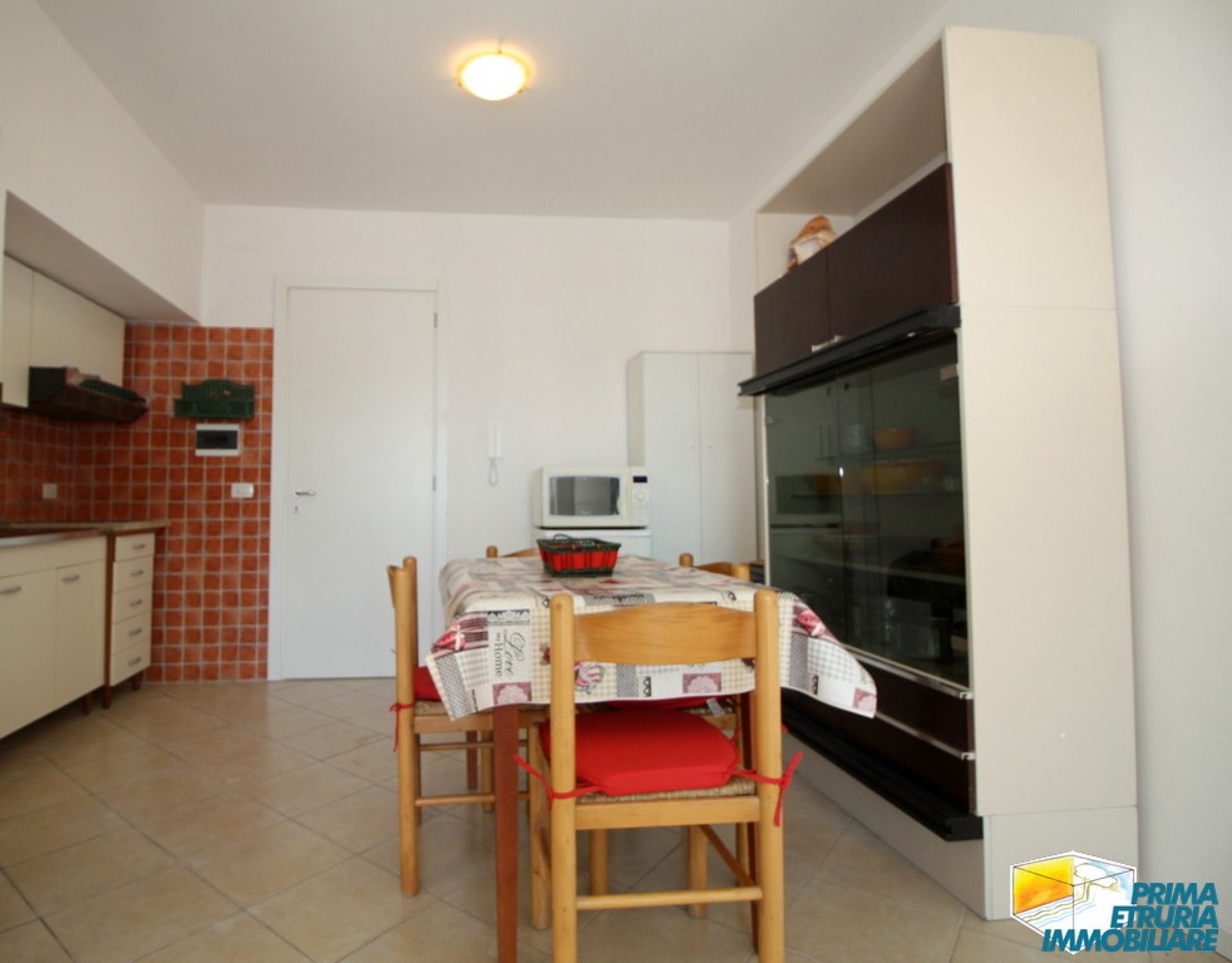 BILOCALE RISTRUTTURATO CON BELLISSIMA VISTA SUL MARE - ZONA ROSMARINA 