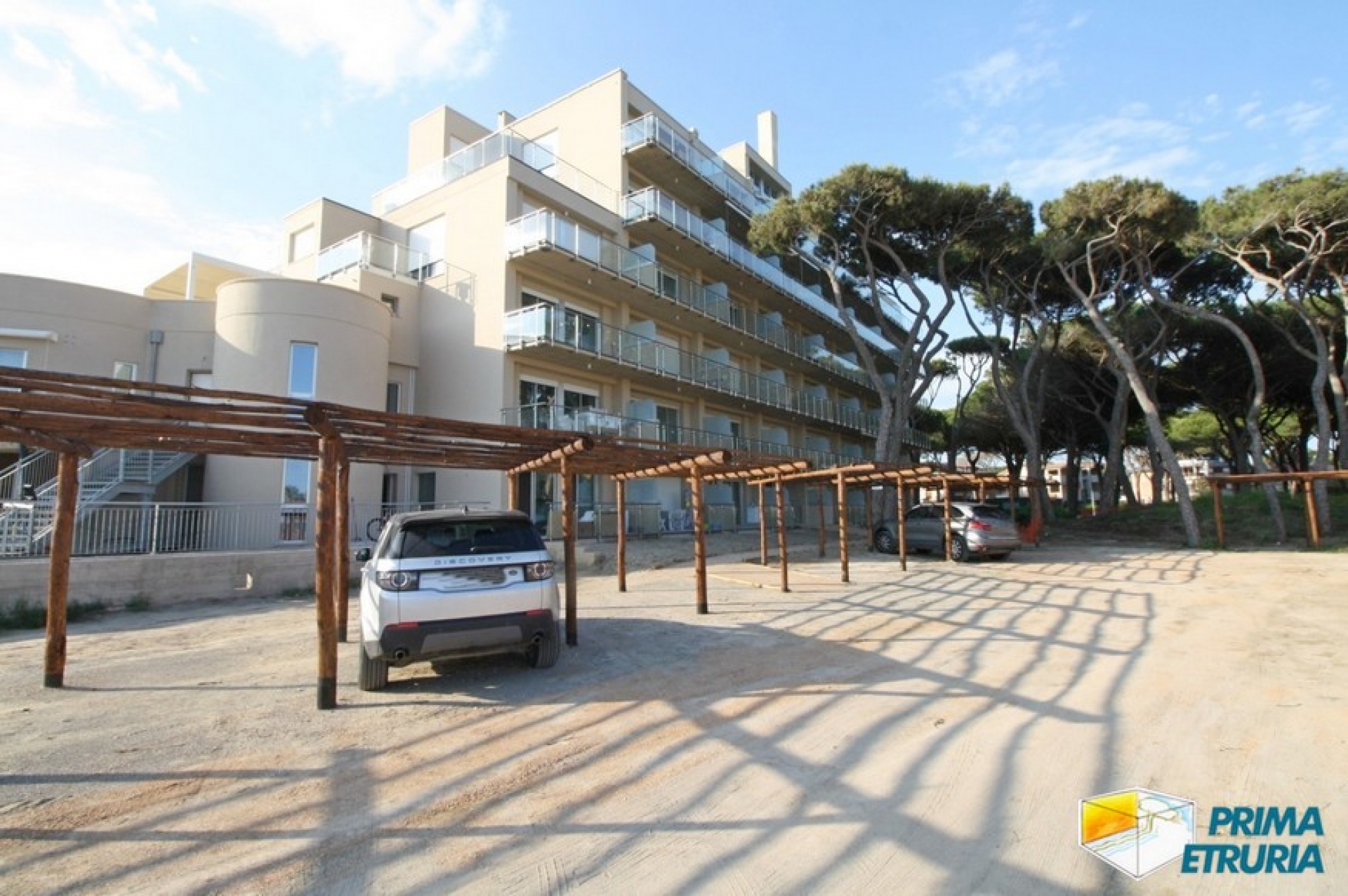 BILOCALE RISTRUTTURATO CON BELLISSIMA VISTA SUL MARE - ZONA ROSMARINA 