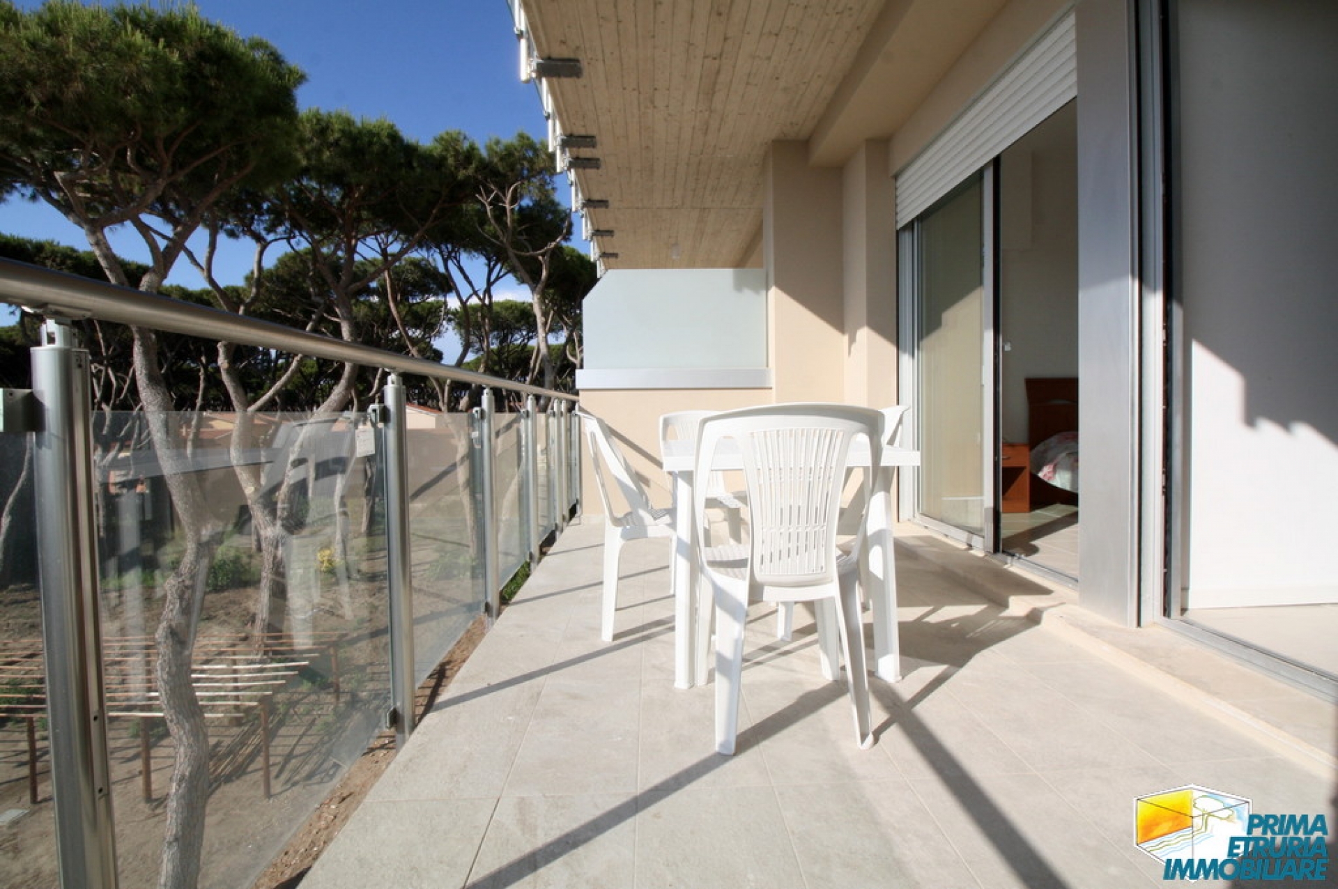 BILOCALE RISTRUTTURATO CON BELLISSIMA VISTA SUL MARE - ZONA ROSMARINA 