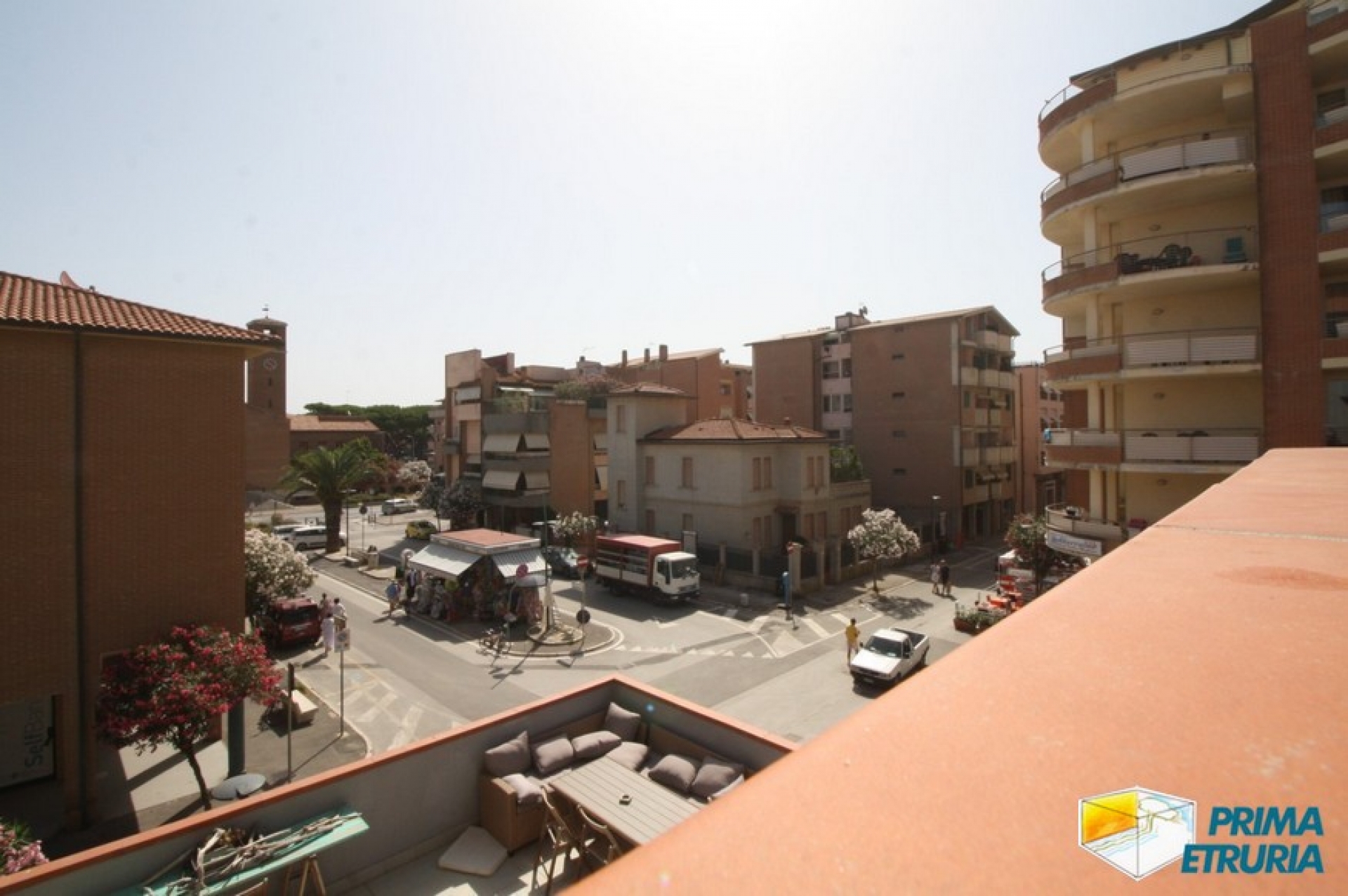 PRATICO BILOCALE A DUE PASSI DAL MARE - ZONA CENTRO -