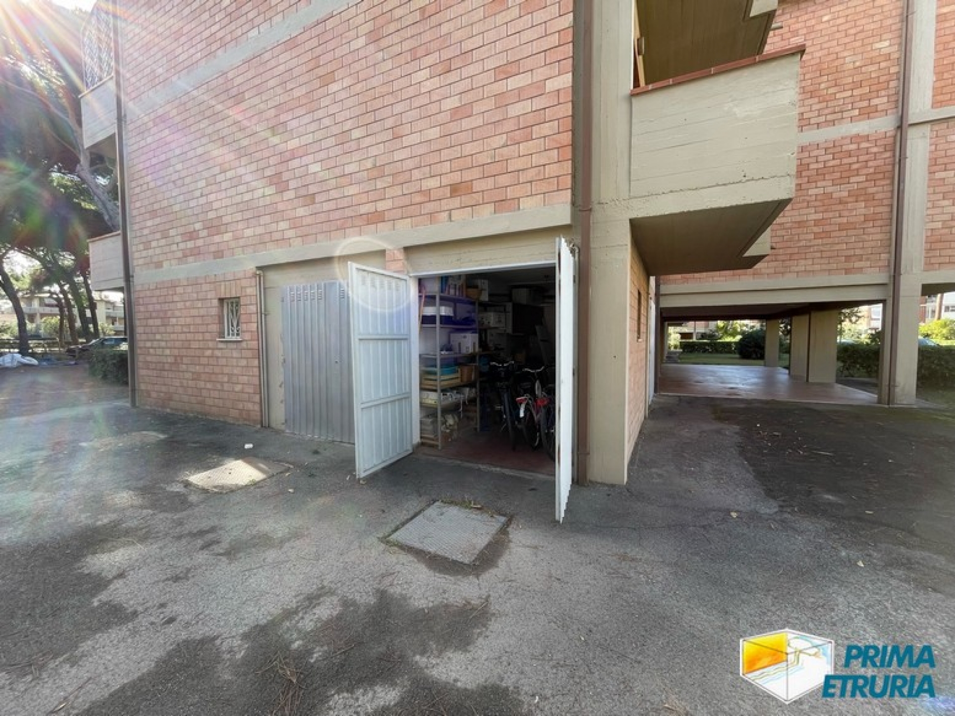 AMPIO TRILOCALE CON GARAGE E POSTO AUTO - ZONA CENTRO -