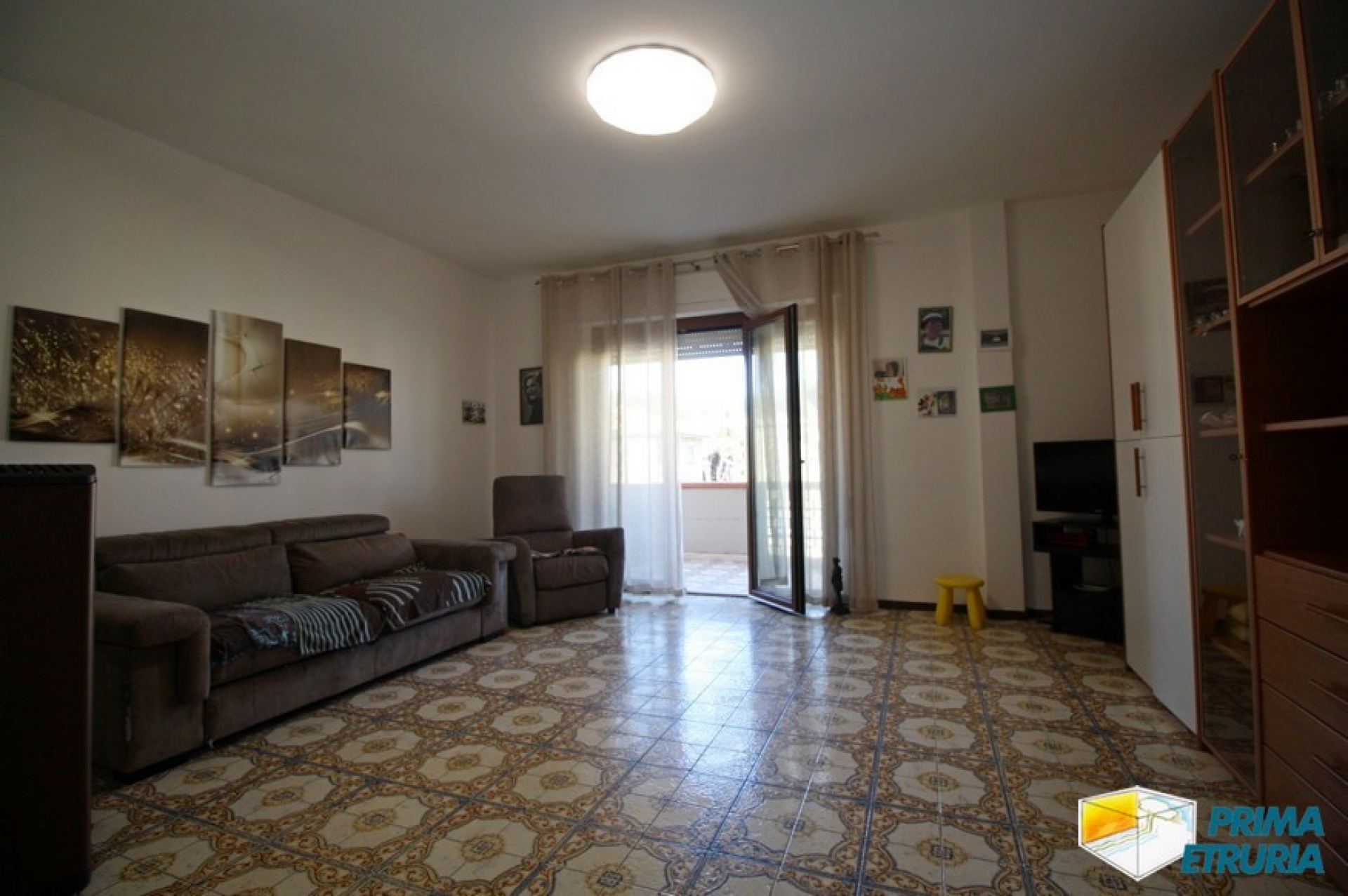 AMPIO TRILOCALE CON GARAGE E POSTO AUTO - ZONA CENTRO -