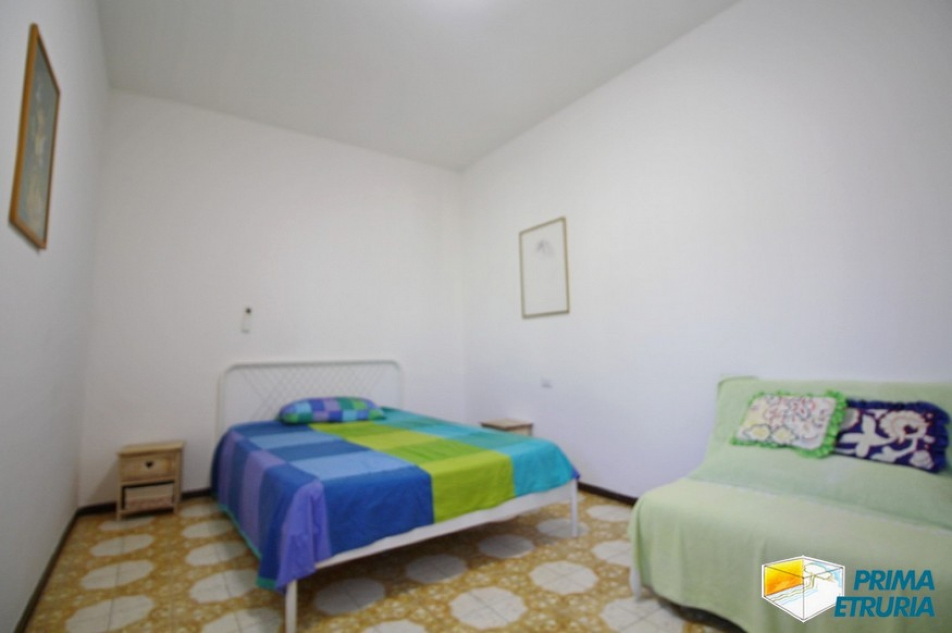 AMPIO TRILOCALE CON GARAGE E POSTO AUTO - ZONA CENTRO -