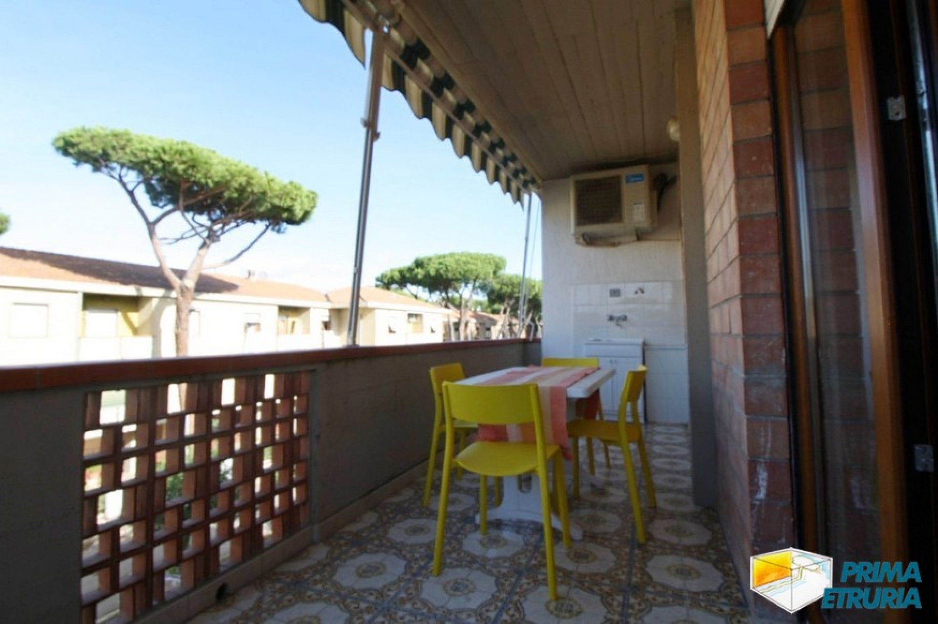 AMPIO TRILOCALE CON GARAGE E POSTO AUTO - ZONA CENTRO -